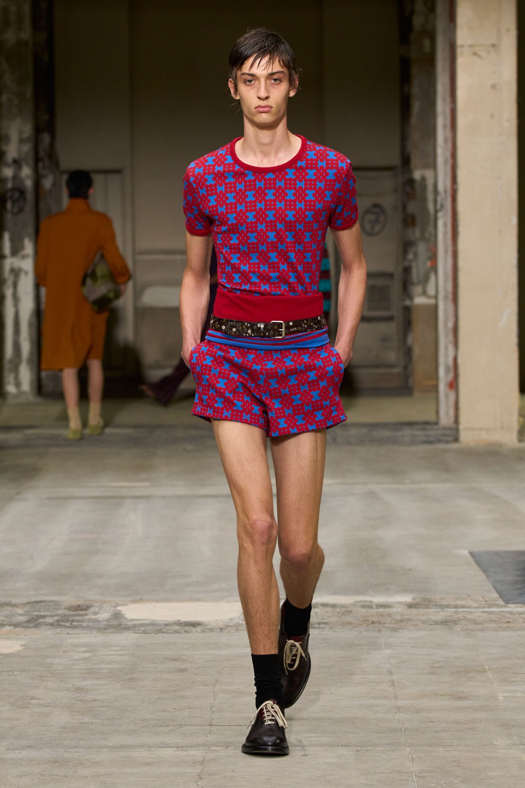 red cotton fitted printed short shorts
