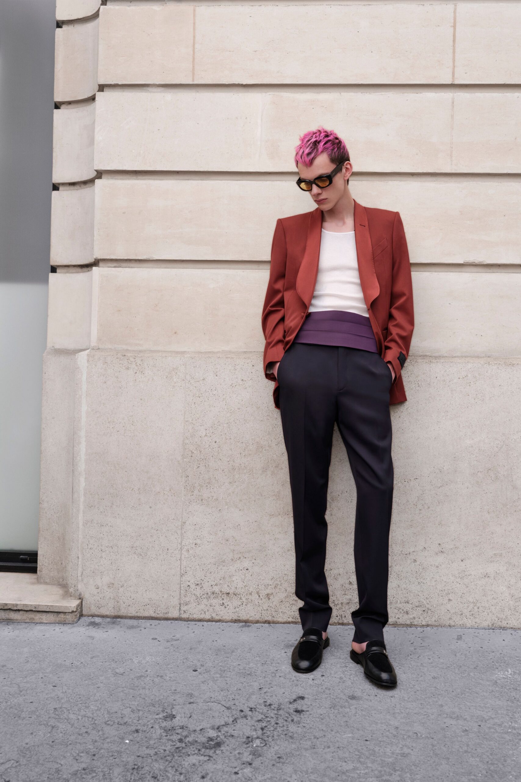 red long-sleeve collared tailored blazer