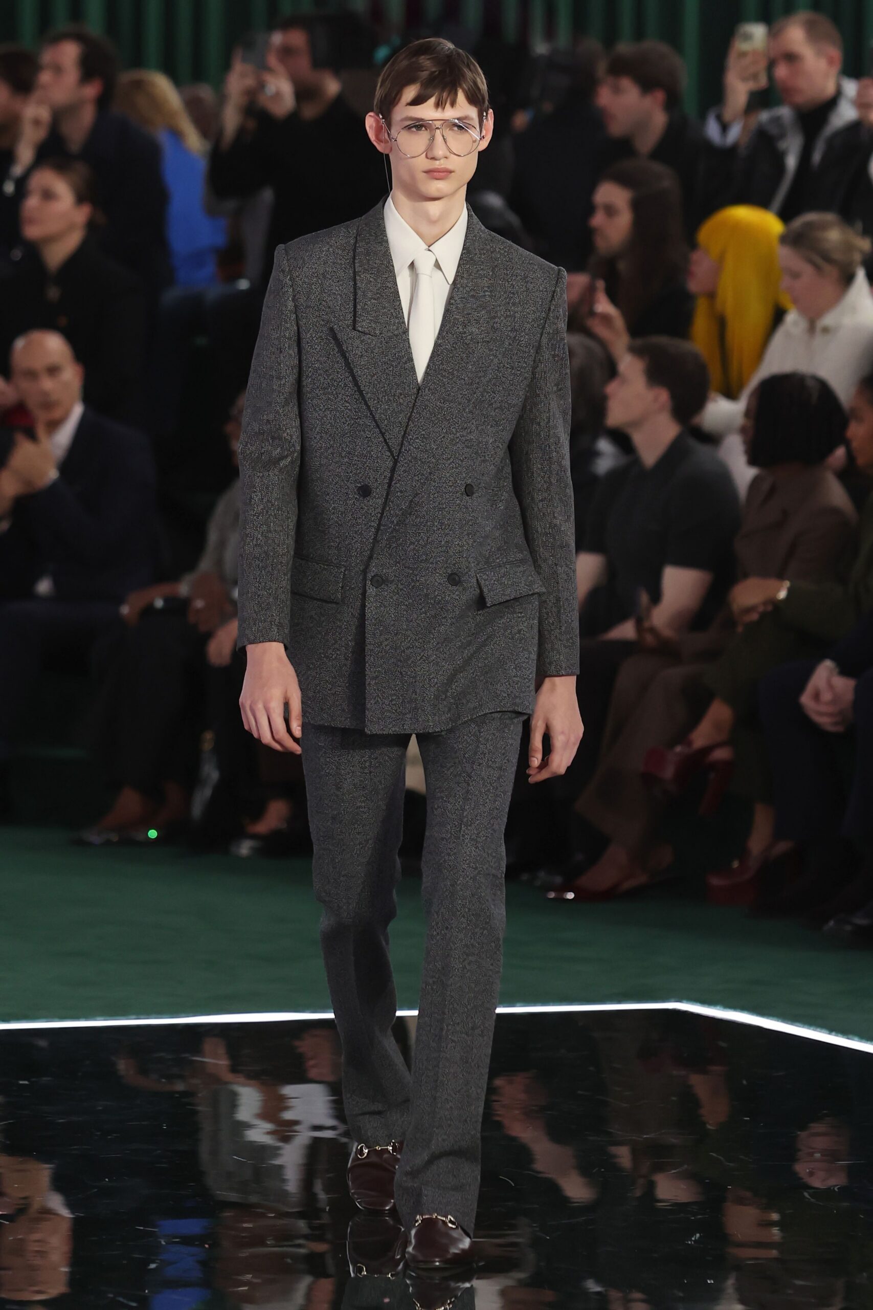 gray wool long-sleeve collared tailored buttoned suit