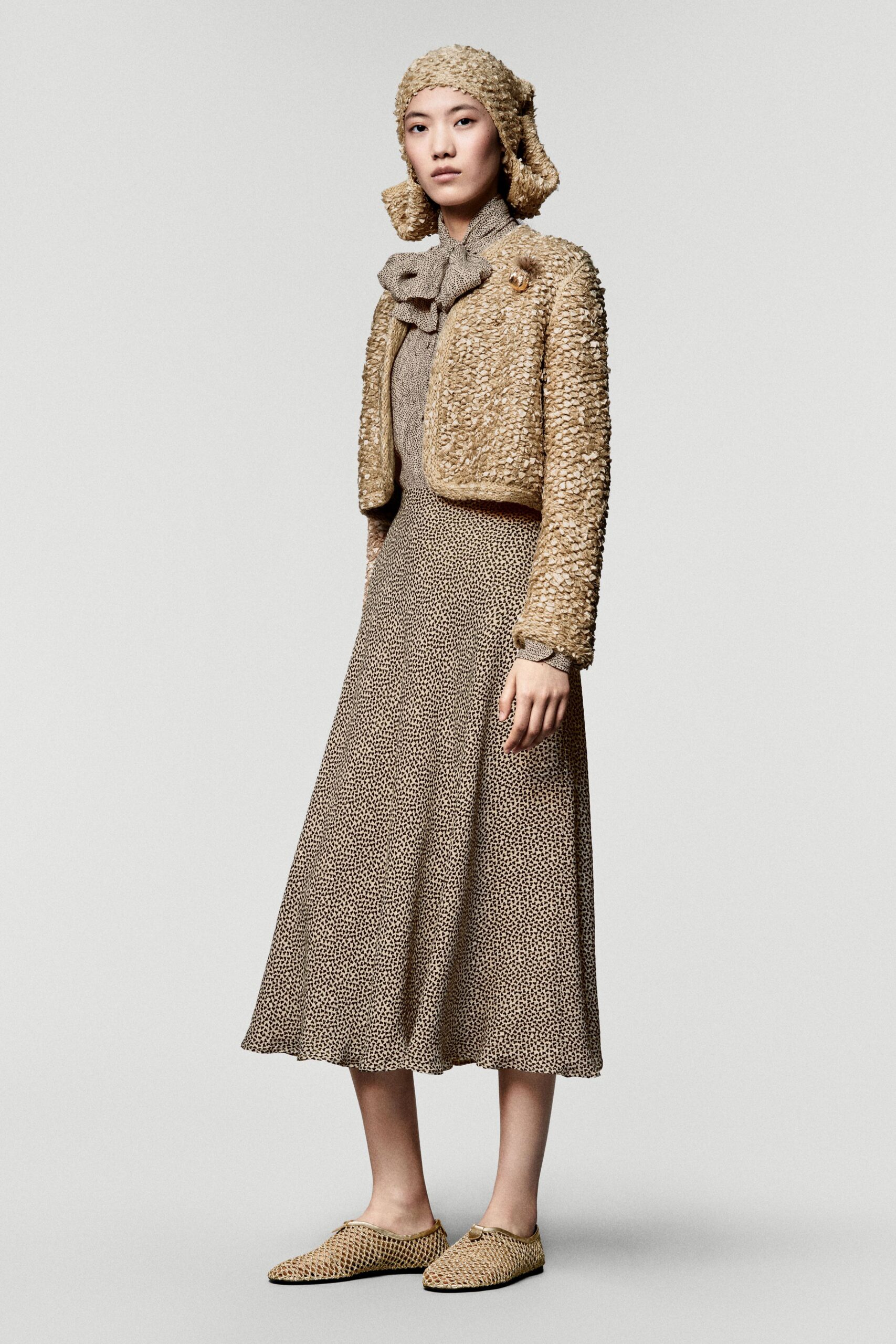 beige cotton long-sleeve collared fitted textured jacket