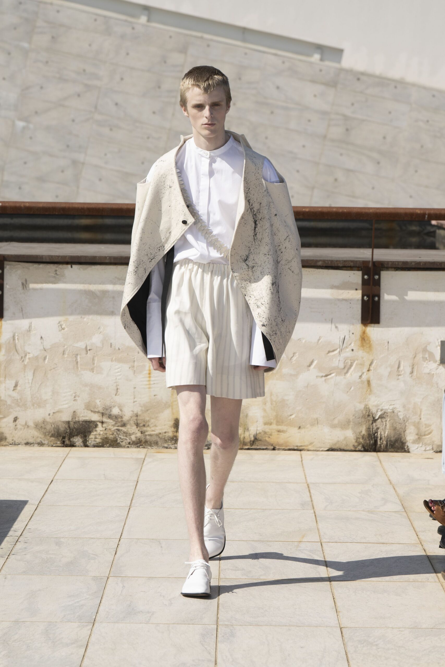 white cotton long-sleeve collared relaxed draped jacket