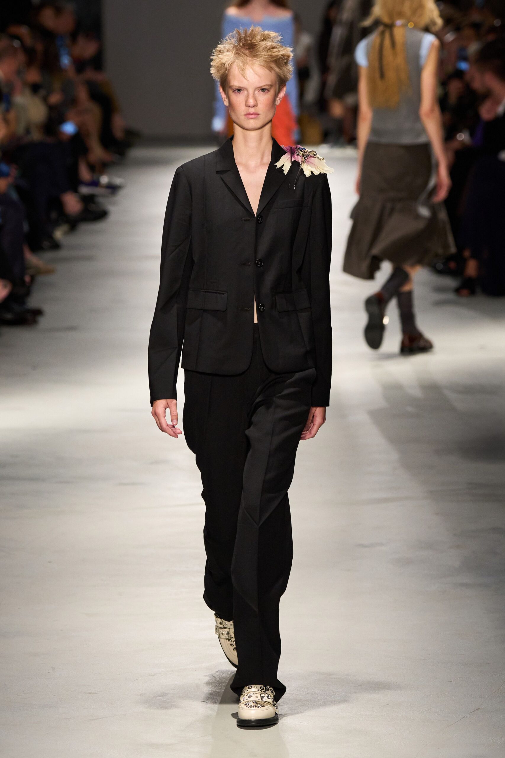 black tailored suit with white shoes