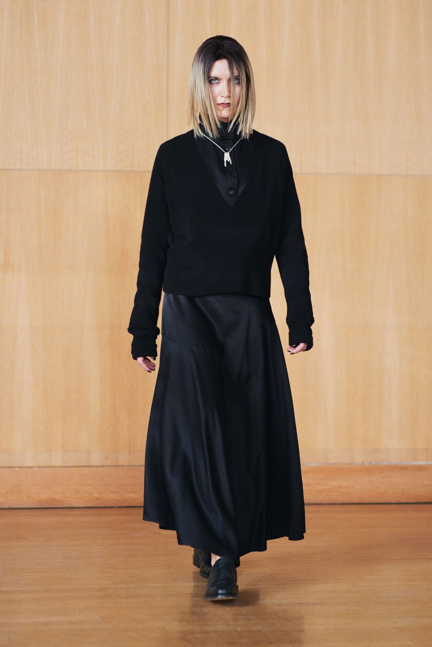 black cotton long-sleeve v-neck oversized top