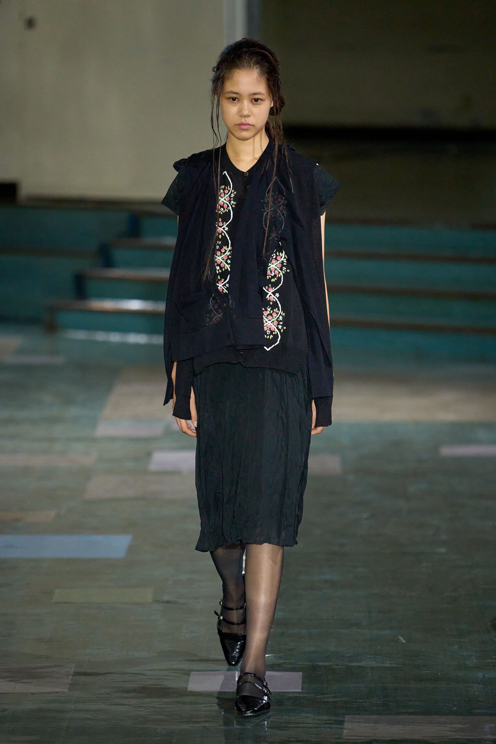 black cotton sleeveless collared relaxed embroidered top