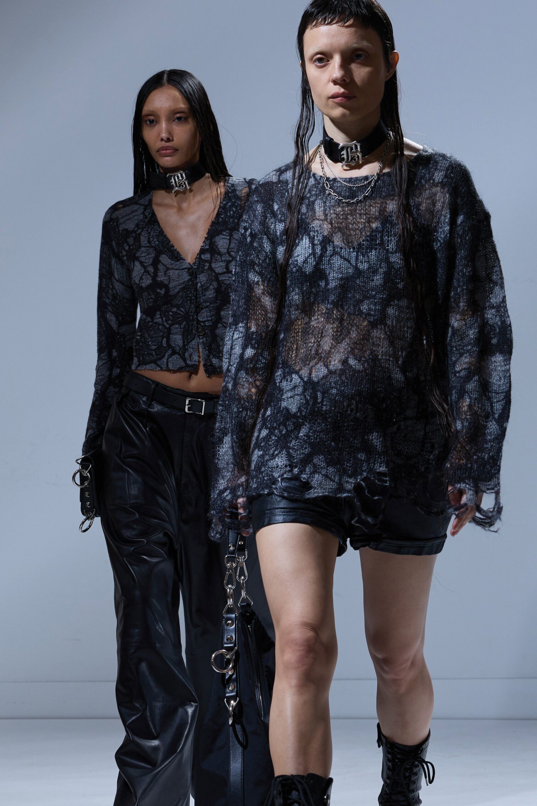 black cotton long-sleeve v-neck fitted layered top