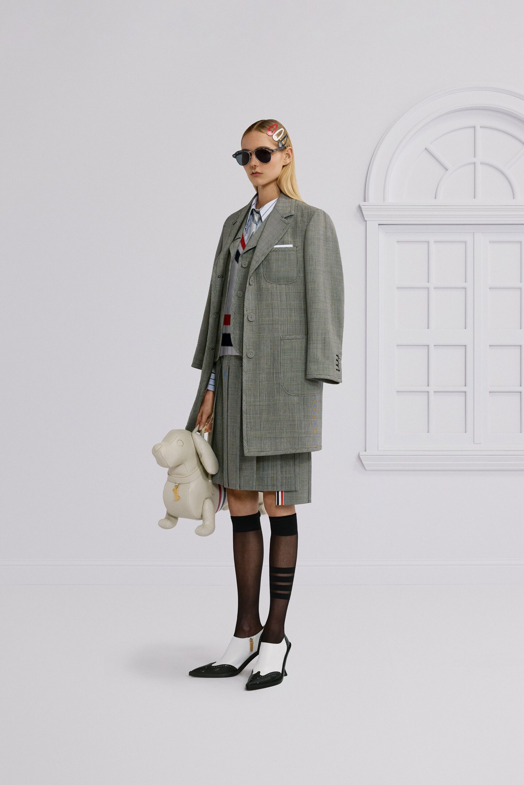 gray blazer and skirt outfit