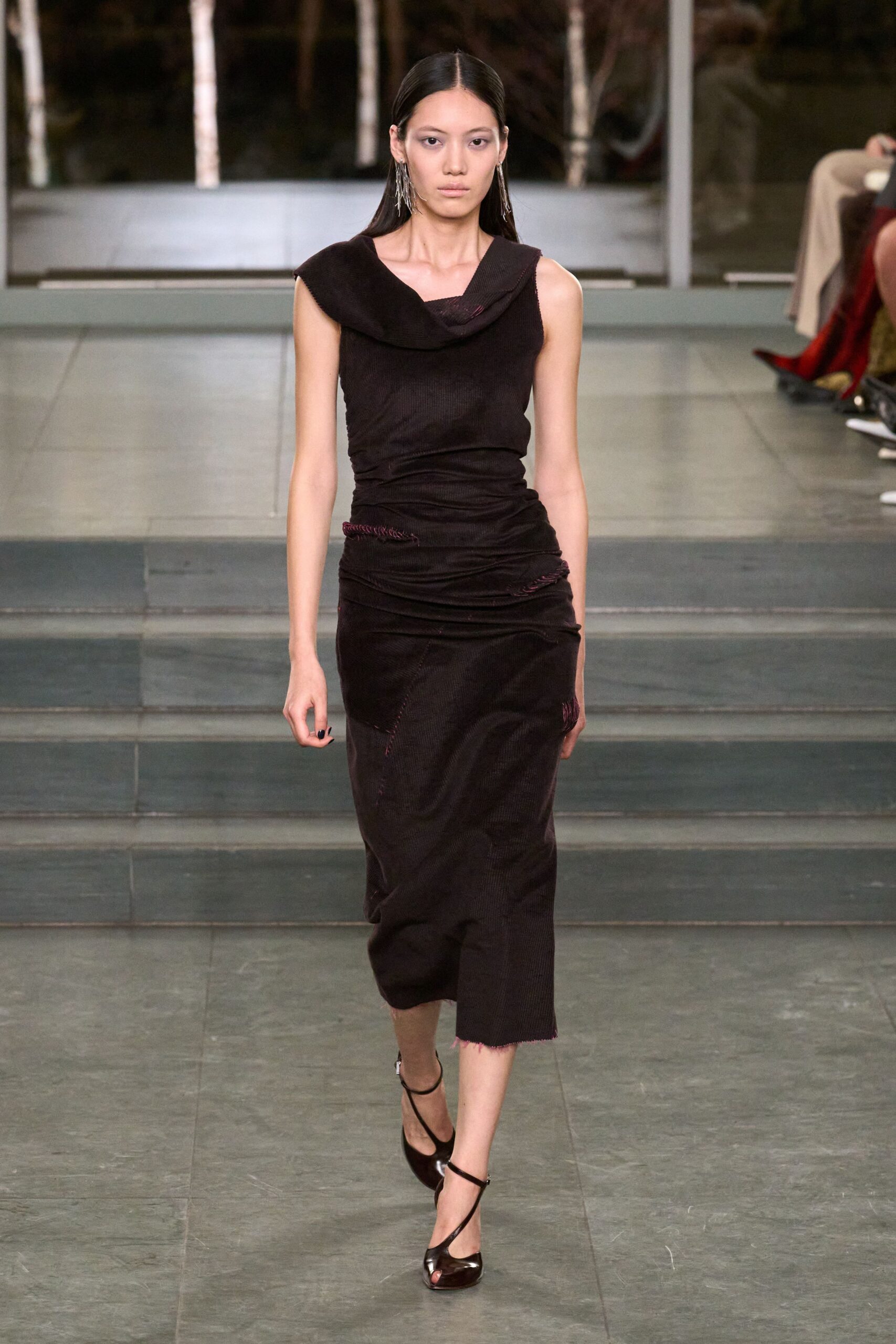black fitted midi dress with heels