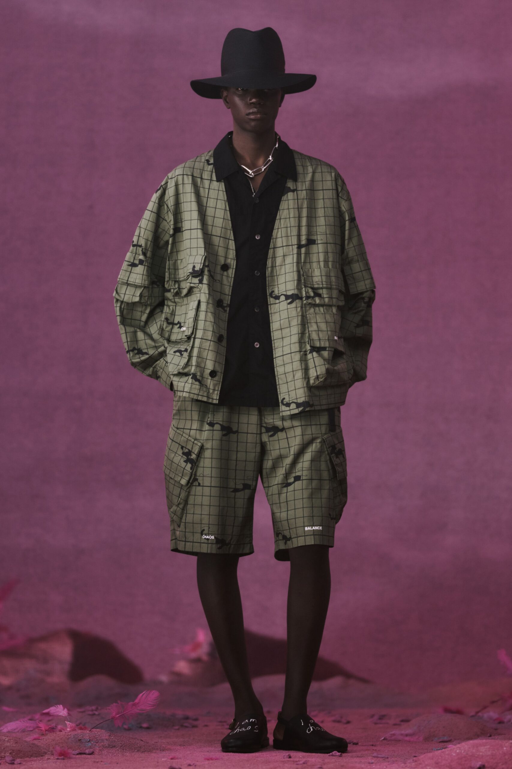 green cotton relaxed cargo shorts