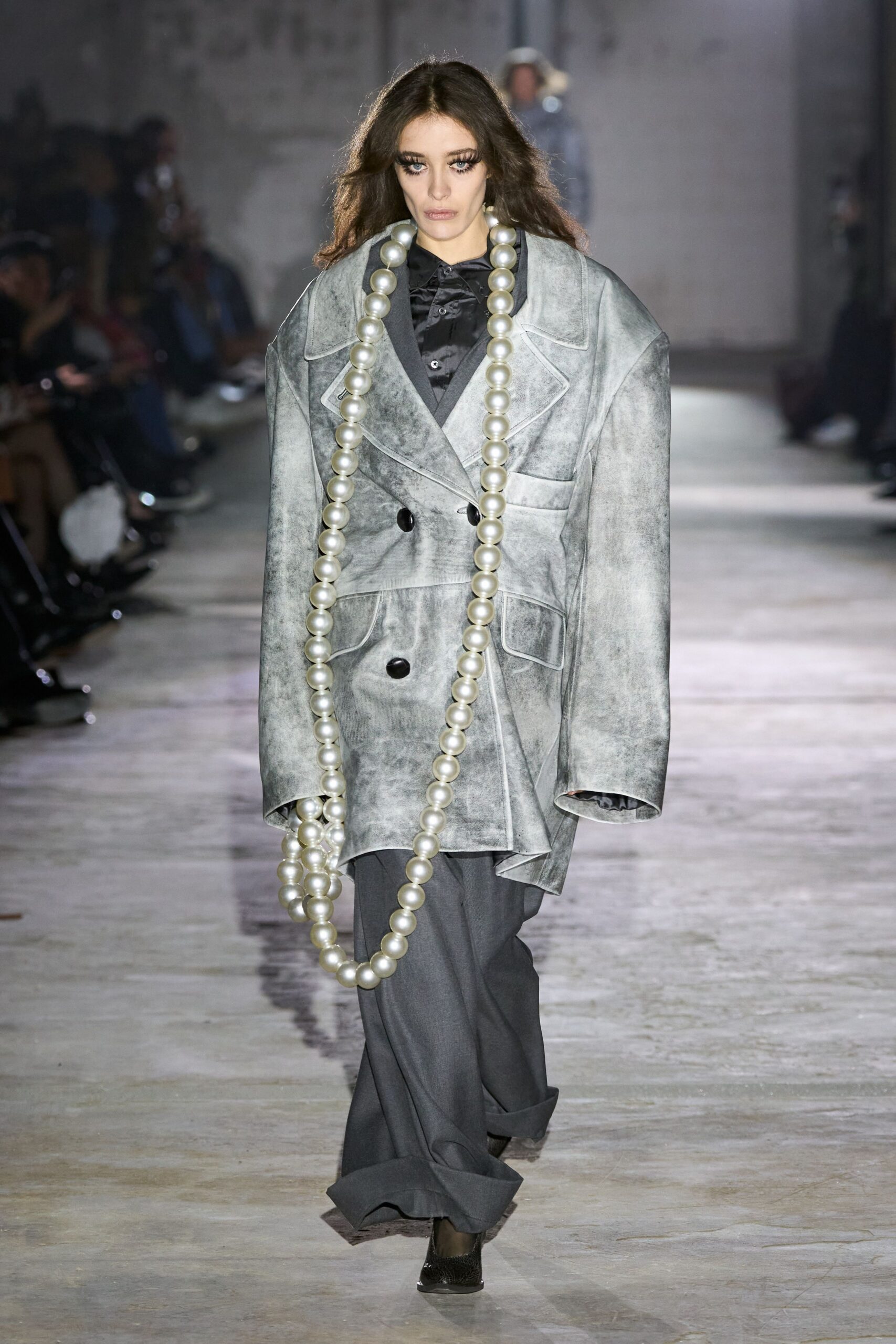 gray denim long-sleeve collared oversized buttoned jacket