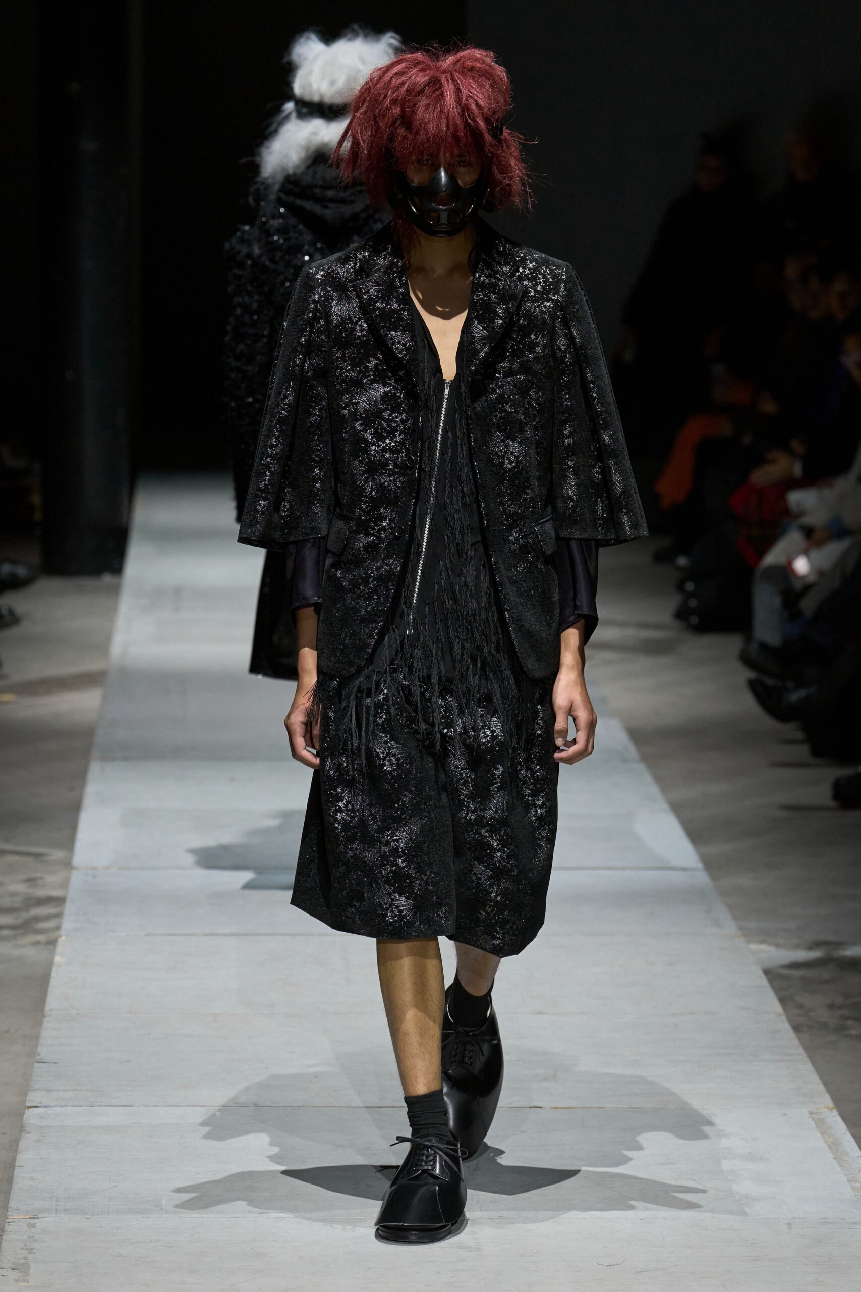 black silk short-sleeve collared relaxed embroidered fringed jacket