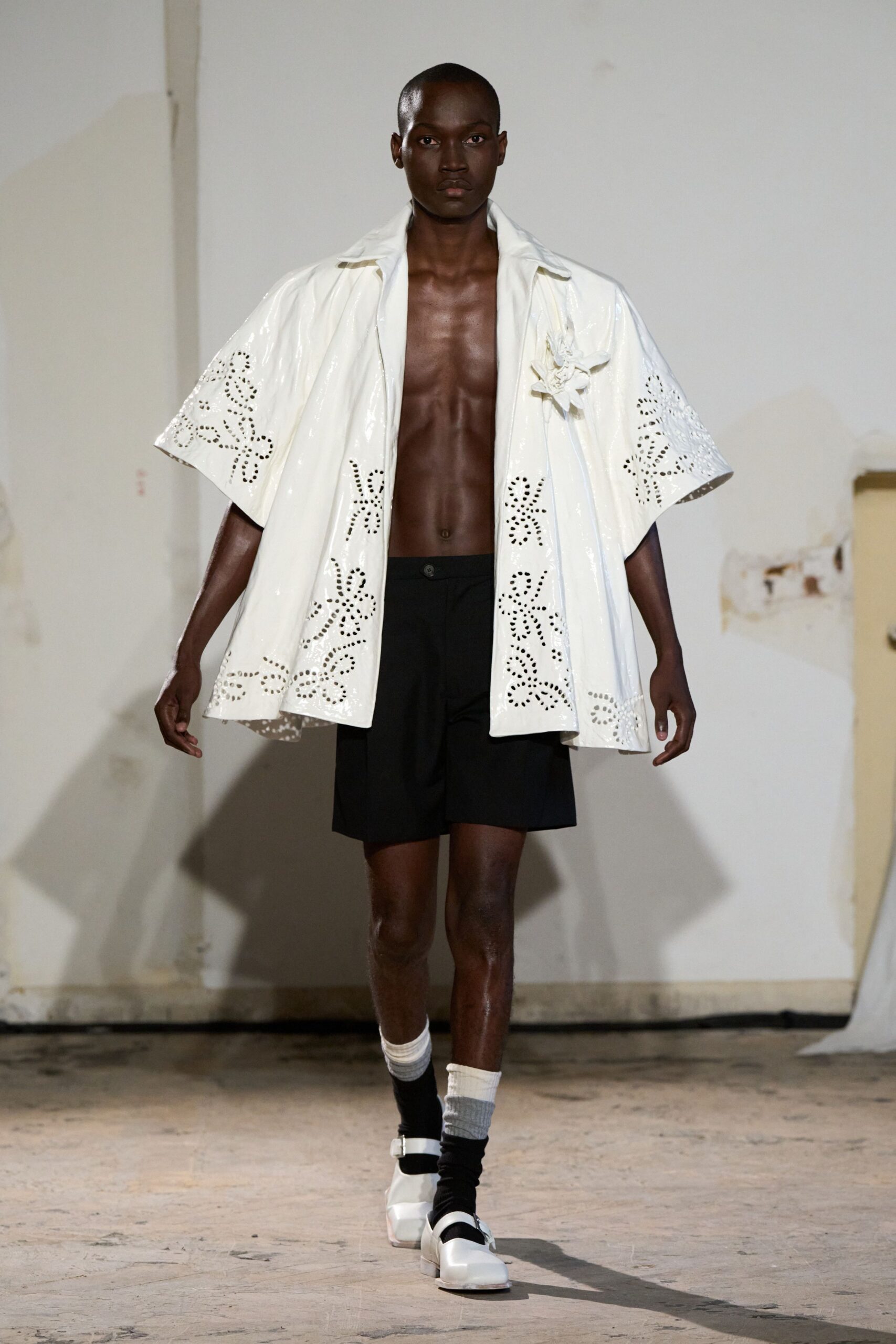 white cotton short-sleeve collared relaxed embroidered shiny shirt