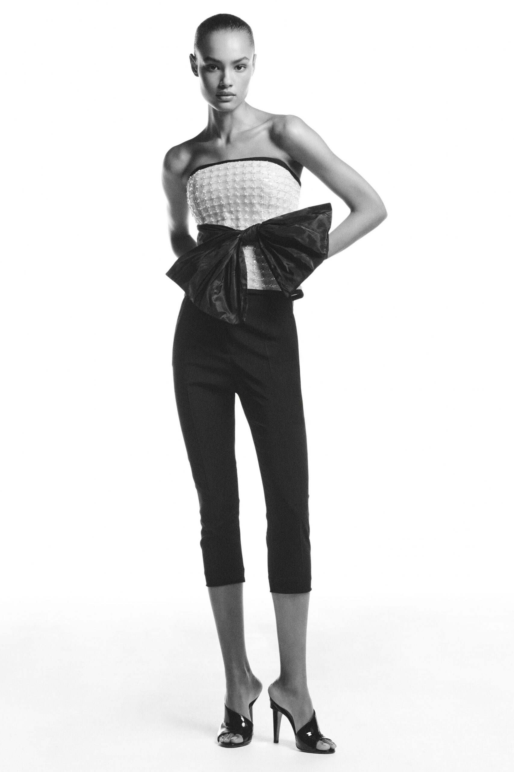 black cotton fitted straight-leg cropped pants