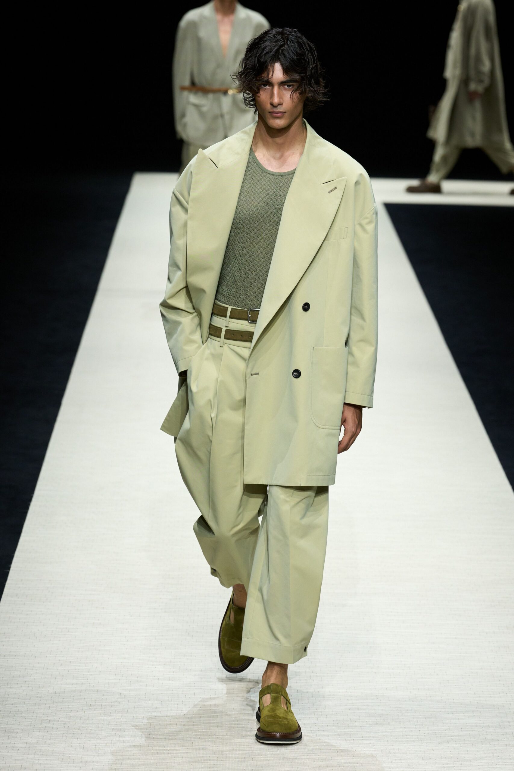 beige long-sleeve collared relaxed suit