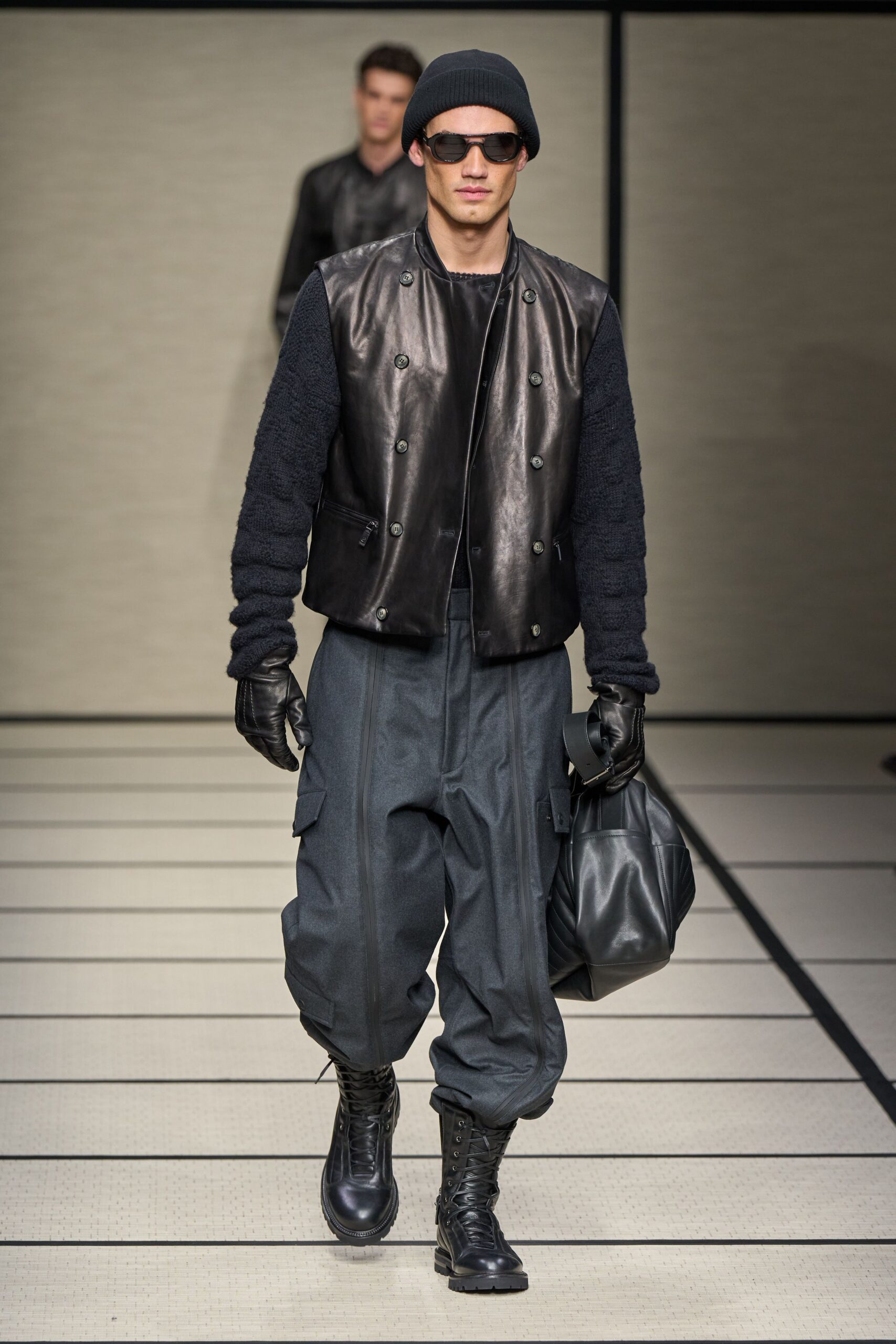 black leather long-sleeve collared fitted zippered jacket