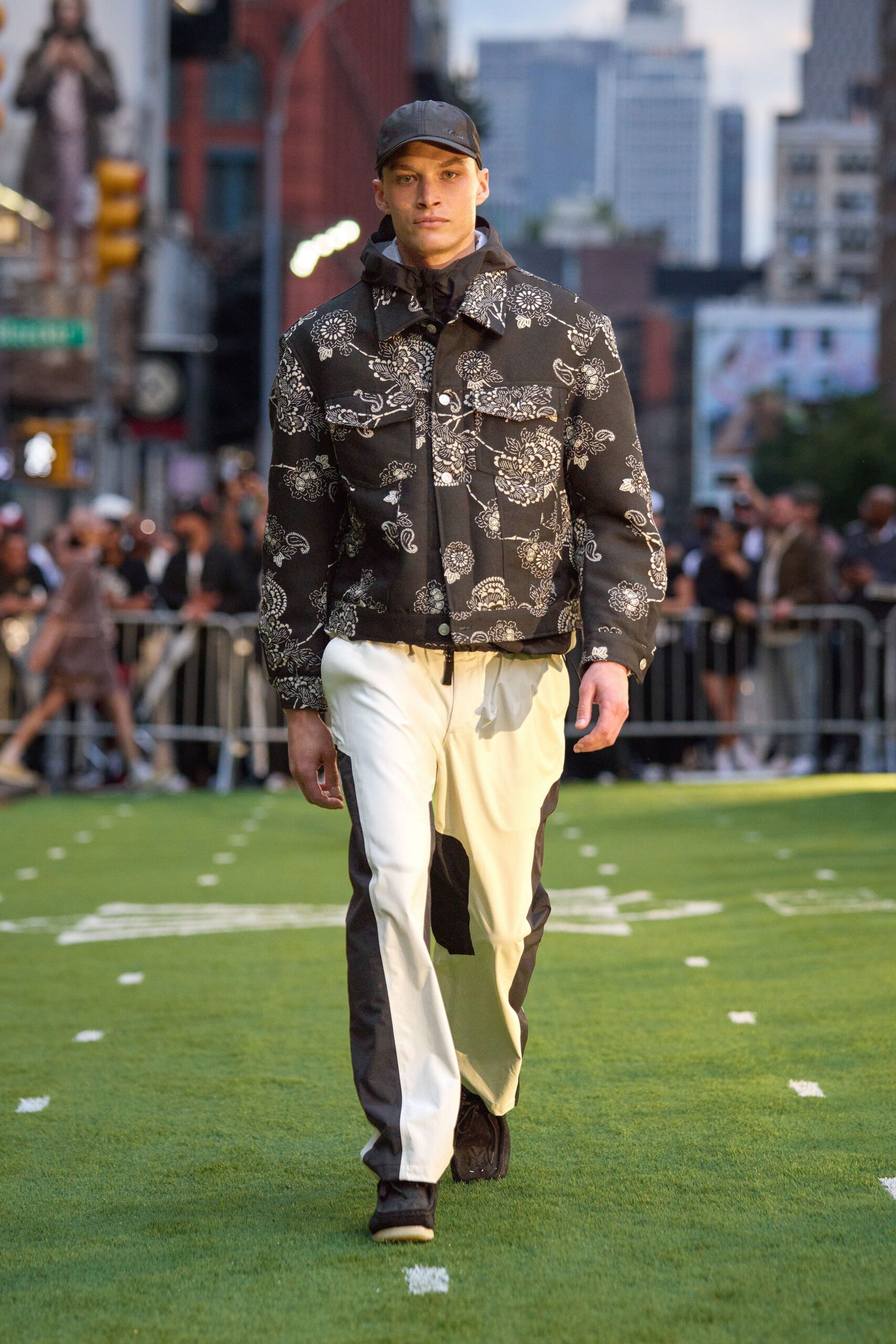 black cotton long-sleeve collared fitted printed jacket