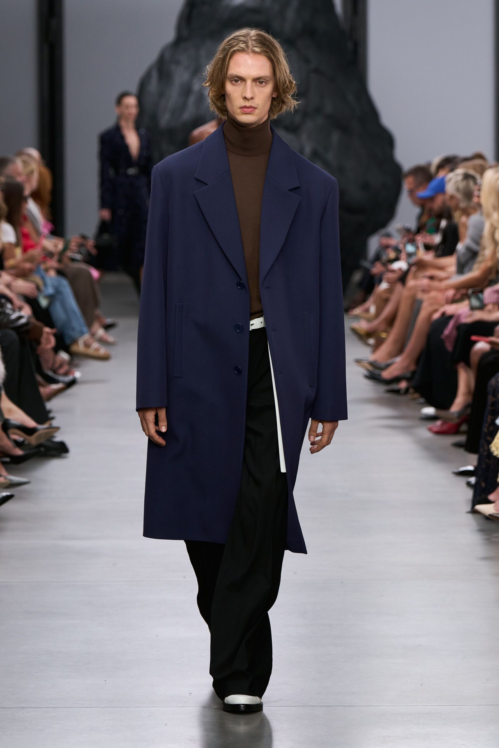 blue wool long-sleeve collared relaxed buttoned coat