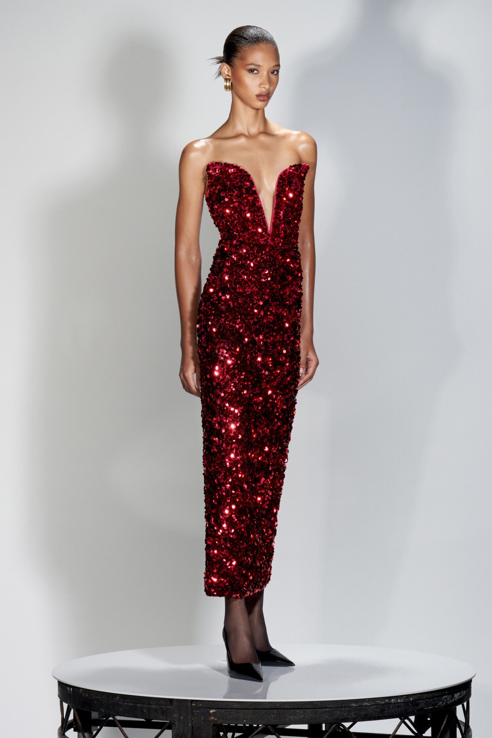 red sequin strapless v-neck fitted embellished shiny gown