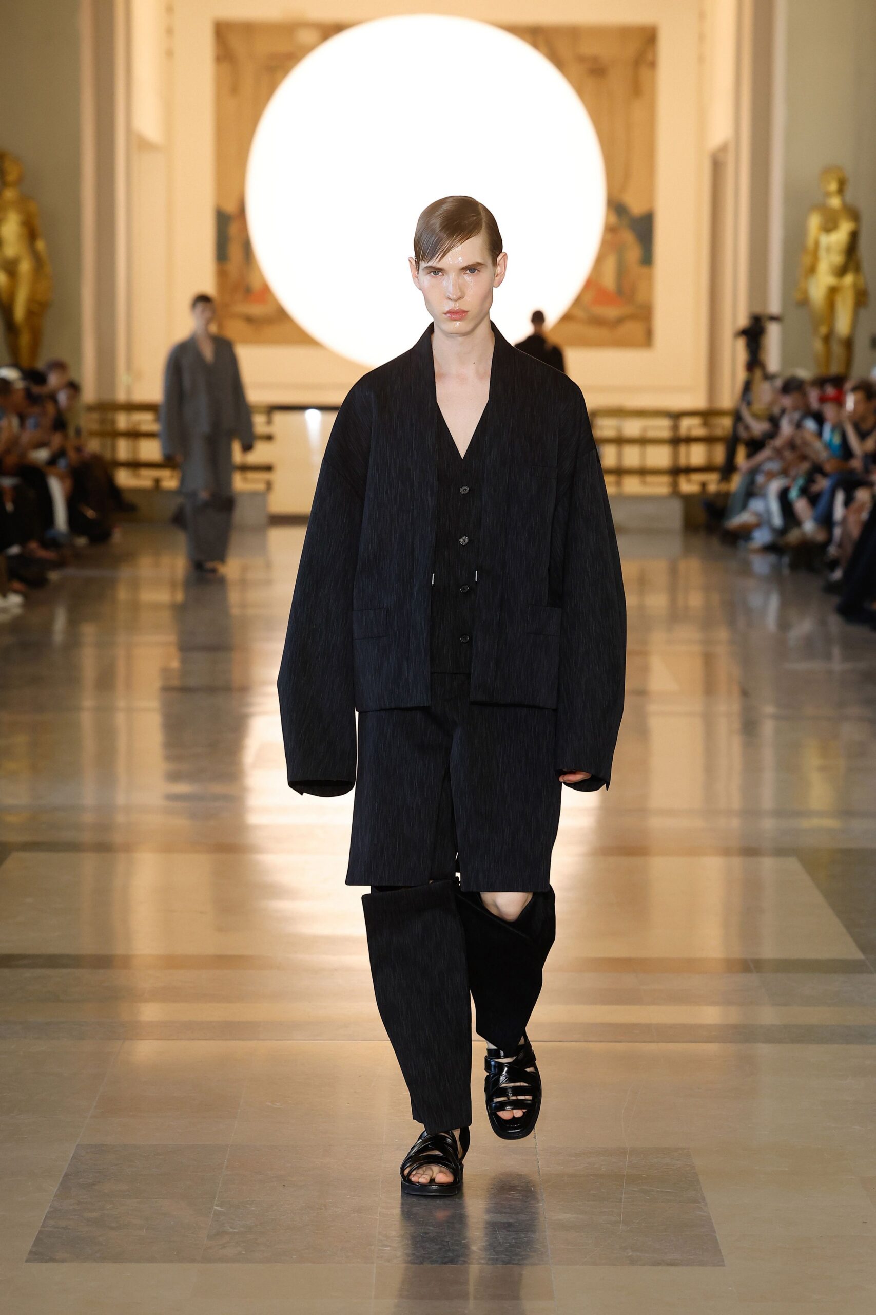 black cotton long-sleeve collared oversized layered jacket