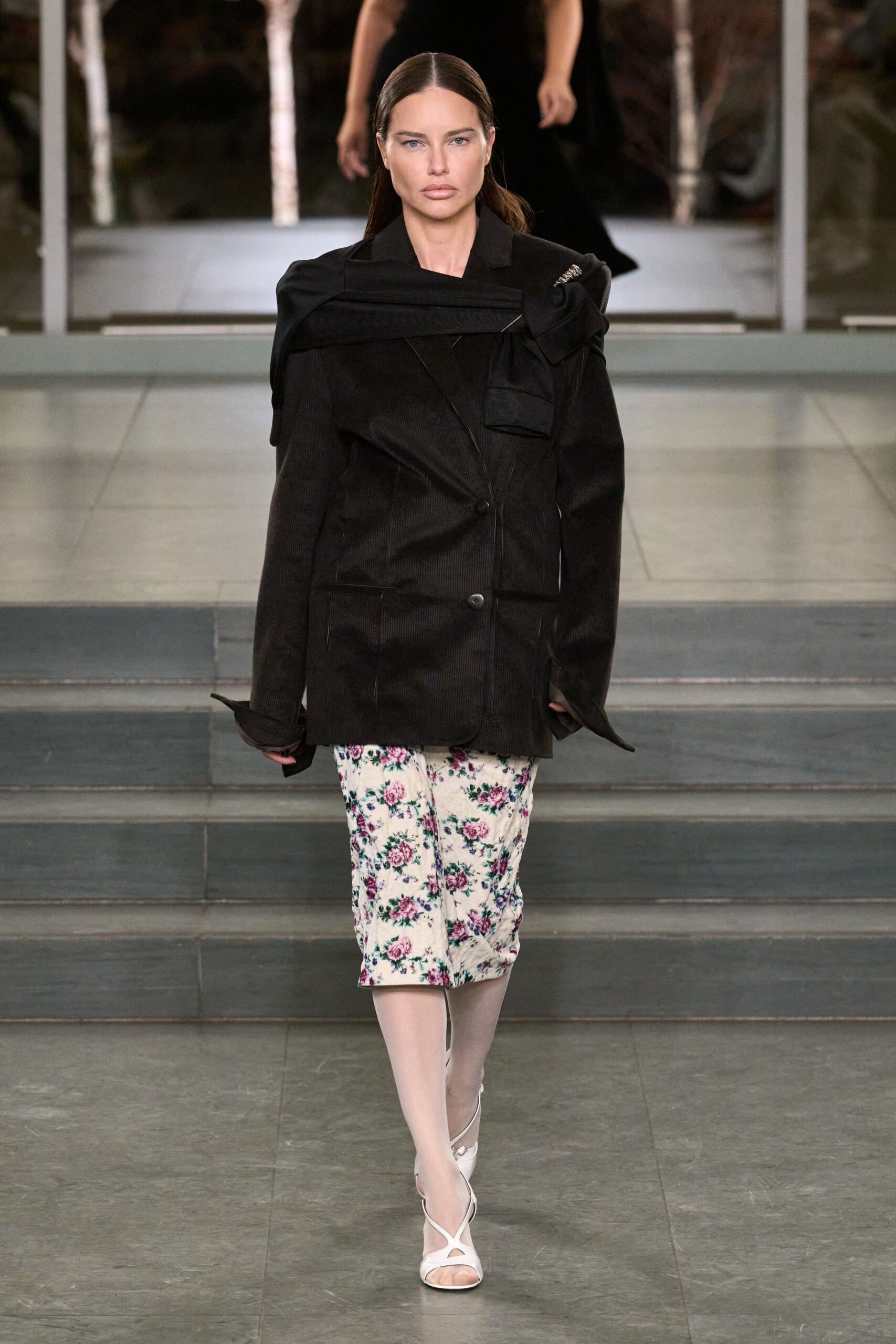 black cotton long-sleeve collared oversized buttoned jacket