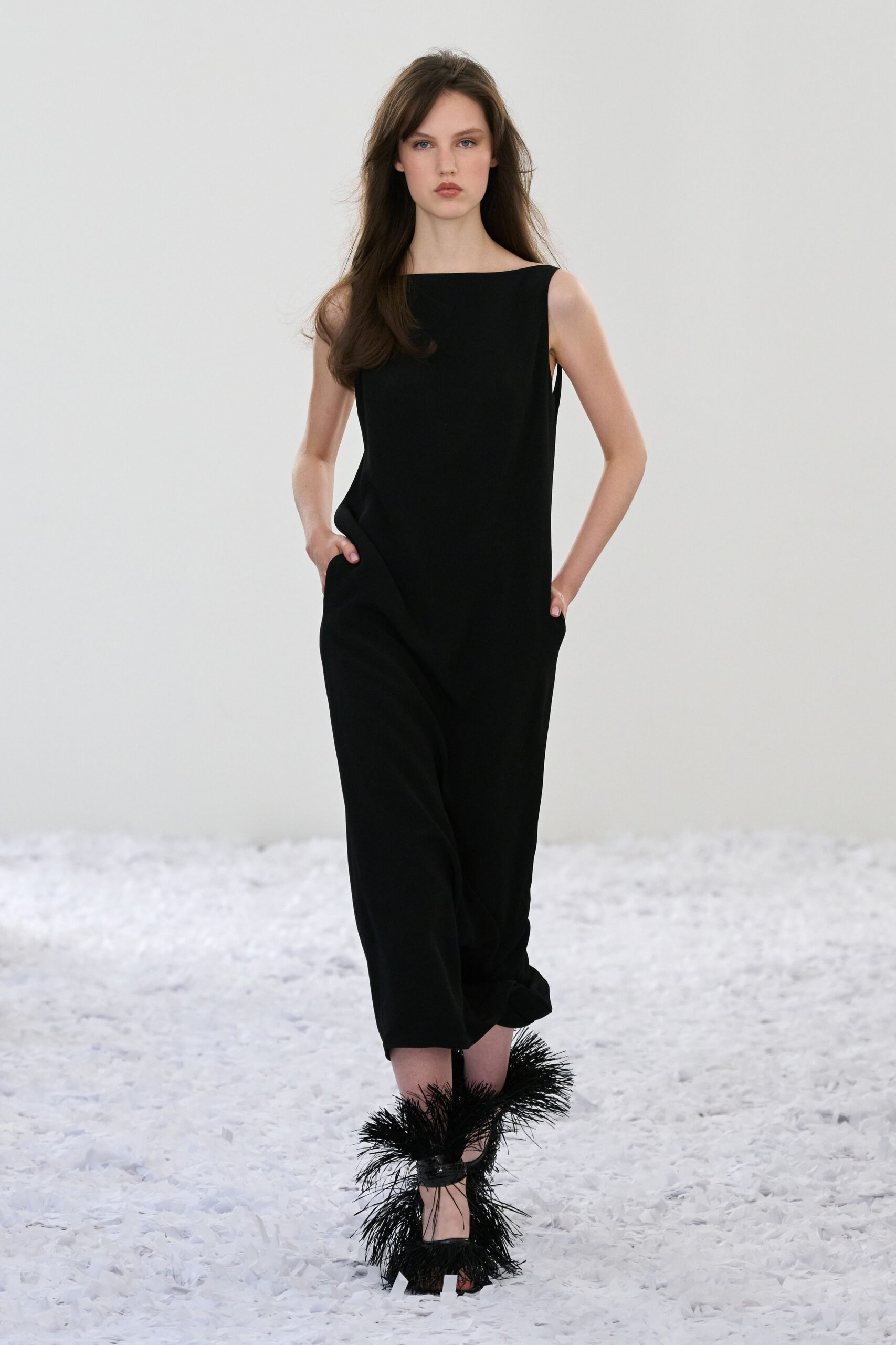 black fitted fringed shoes