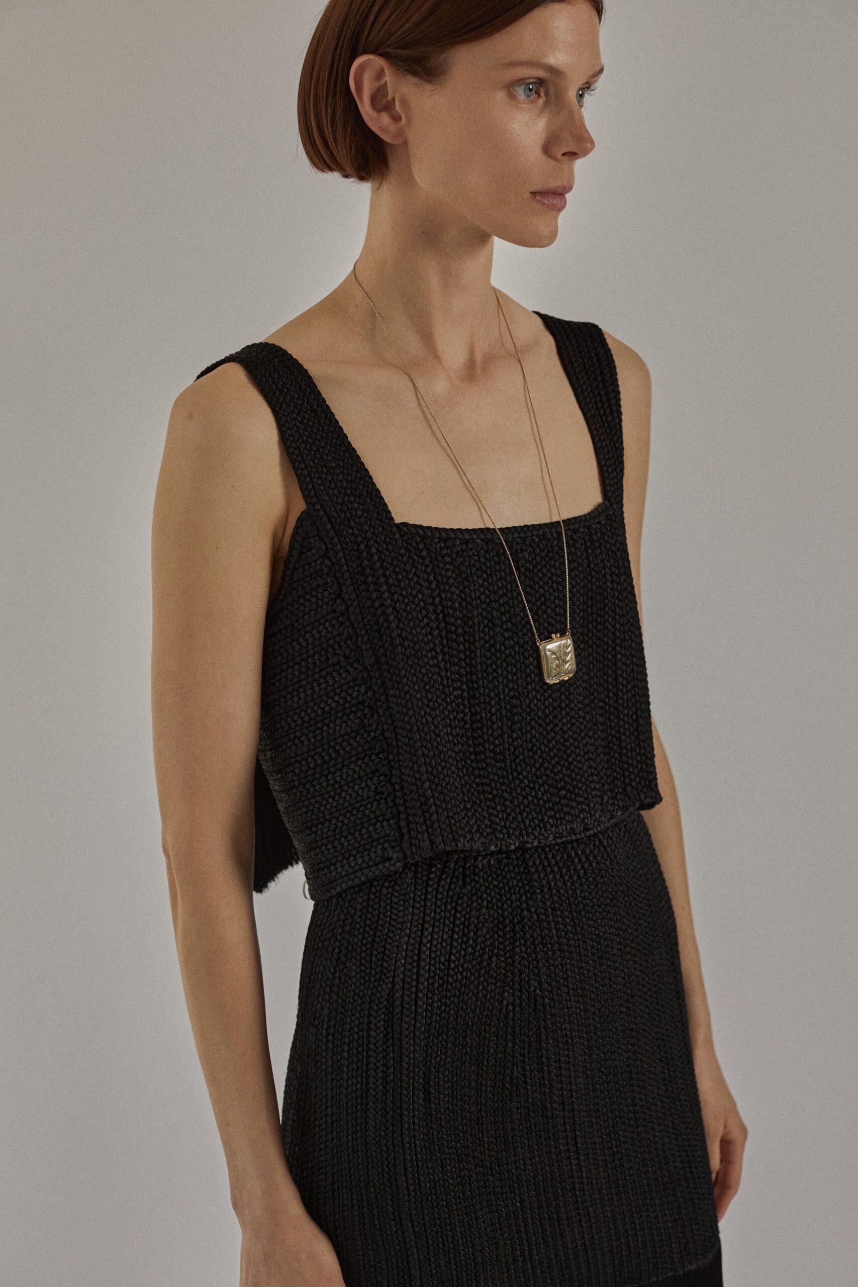 black fitted sleeveless dress