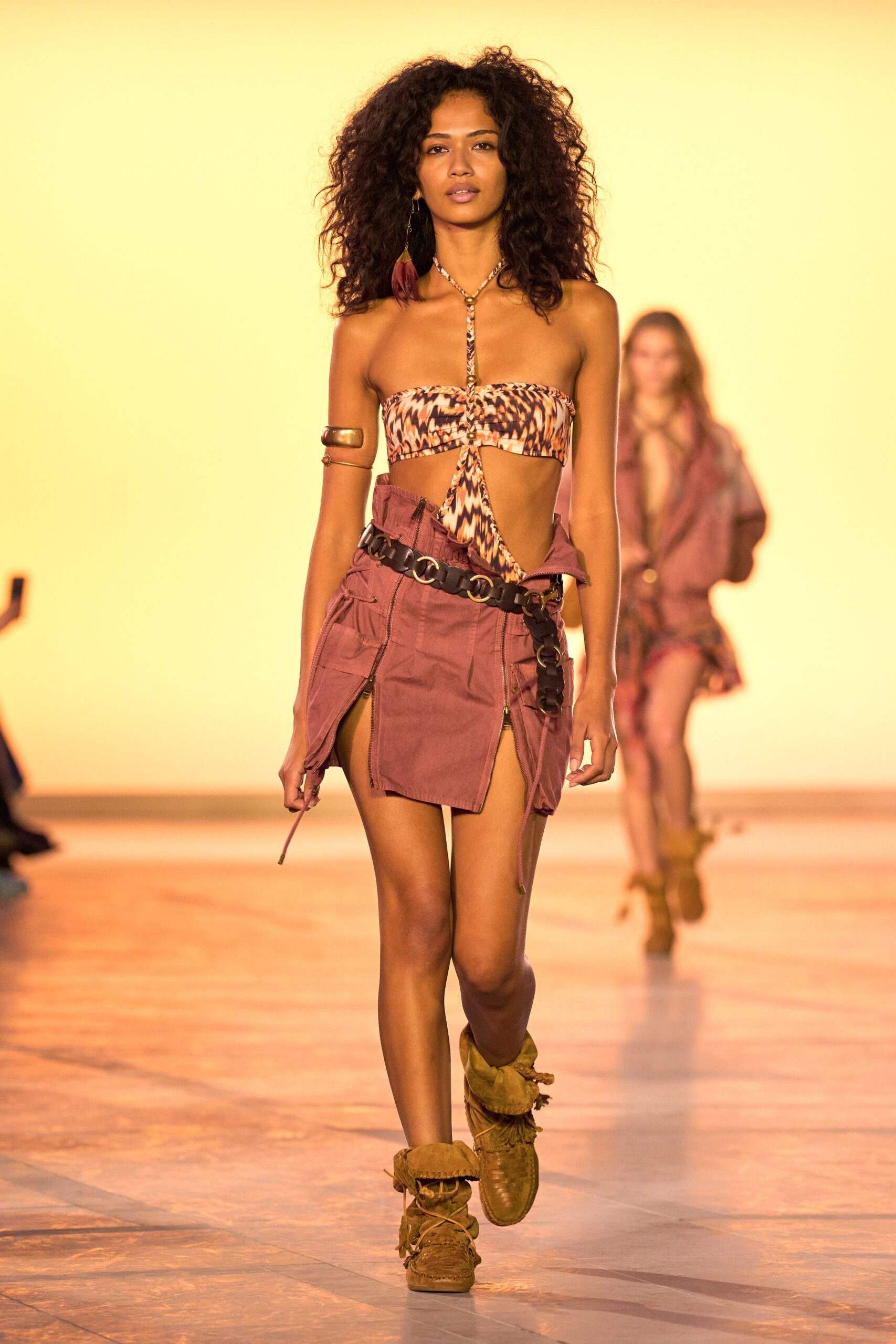 brown suede fitted fringed shoes
