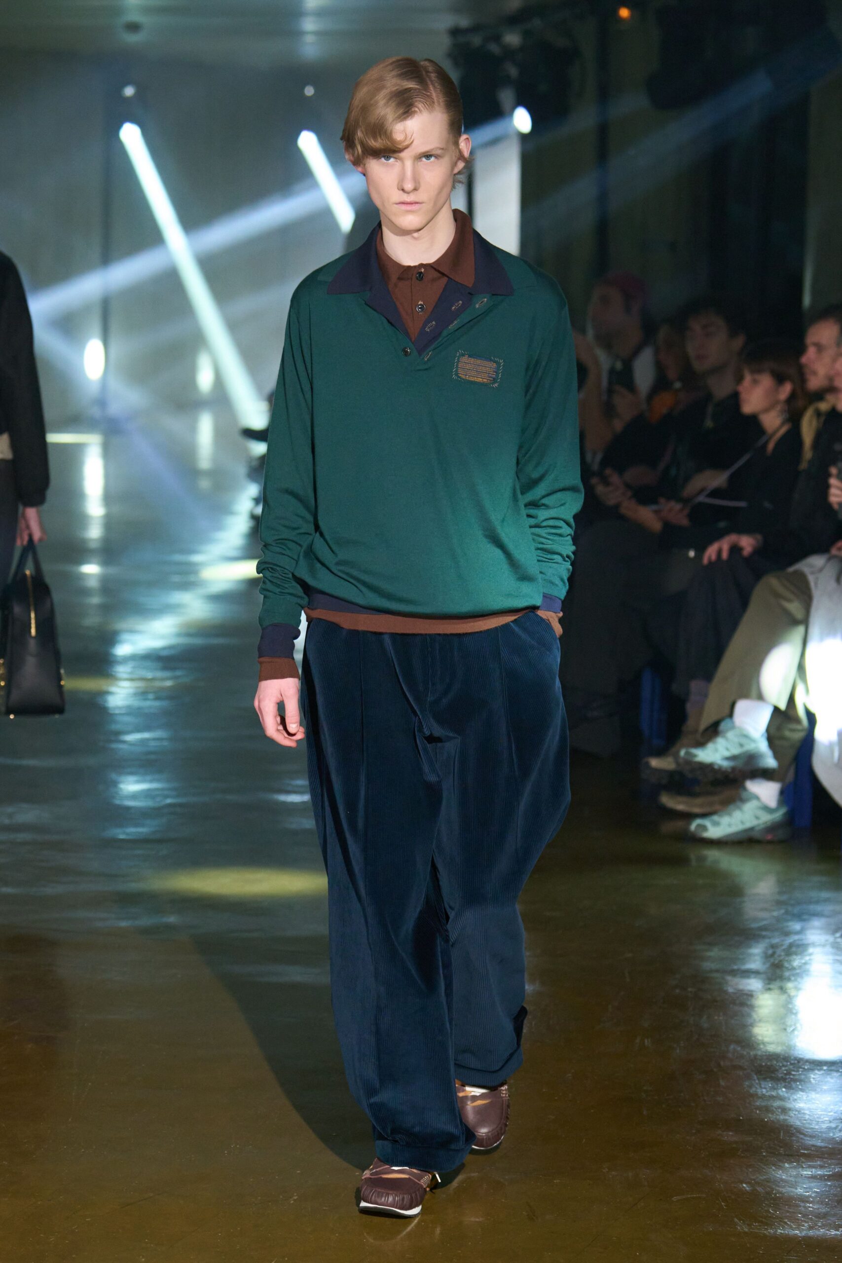 green shirt blue velvet pants