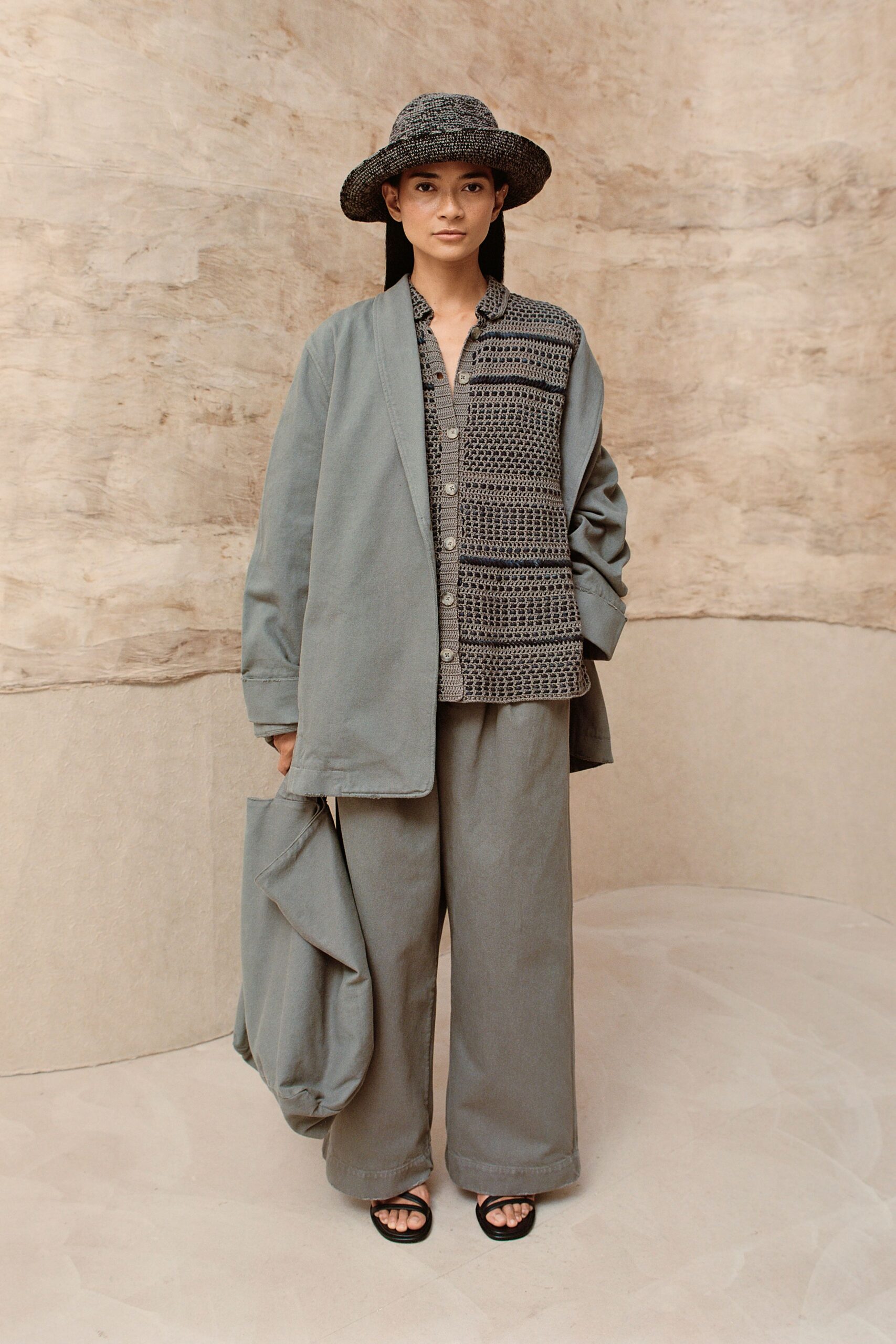 gray cotton long-sleeve collared oversized buttoned jacket