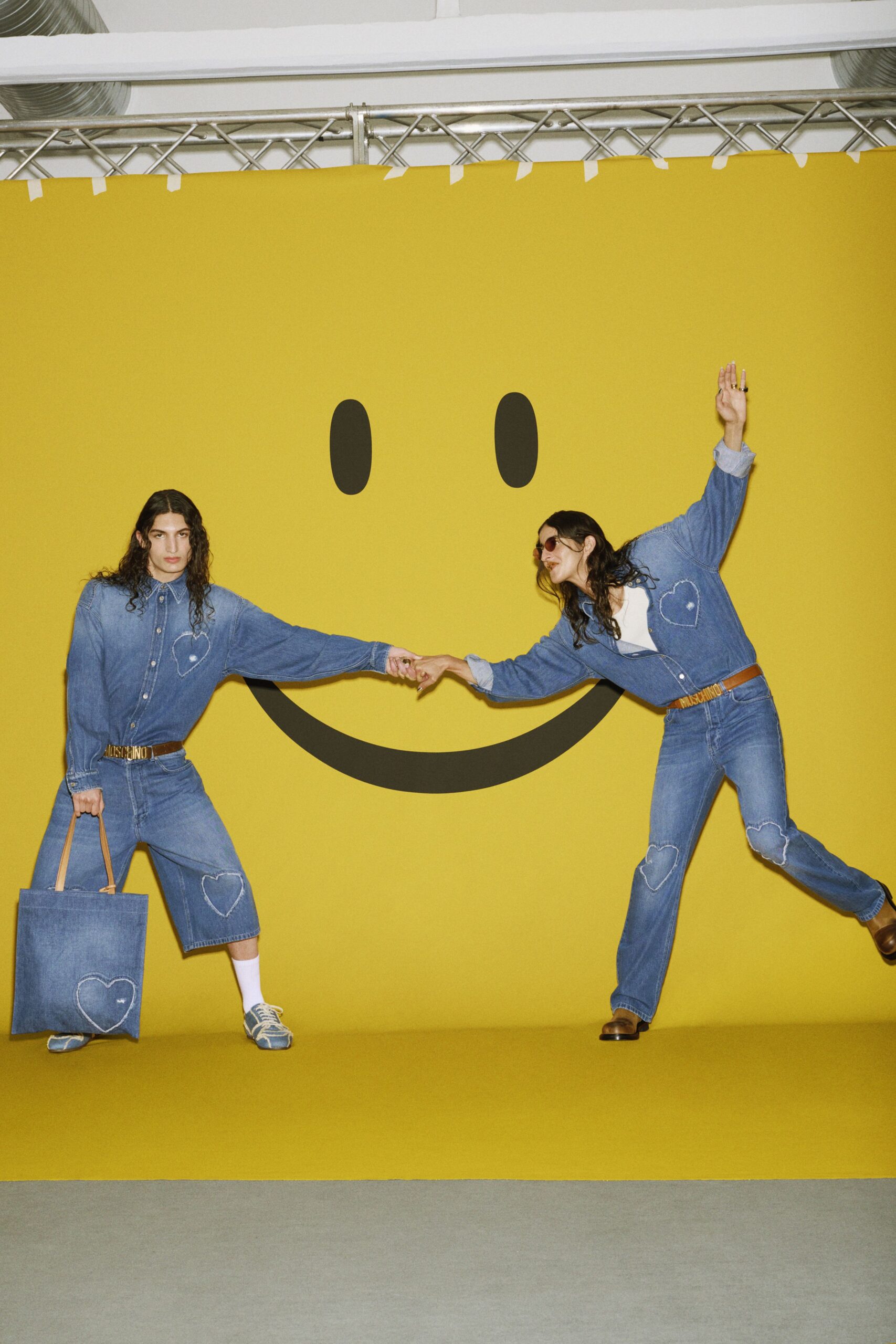 blue denim outfits with accessories