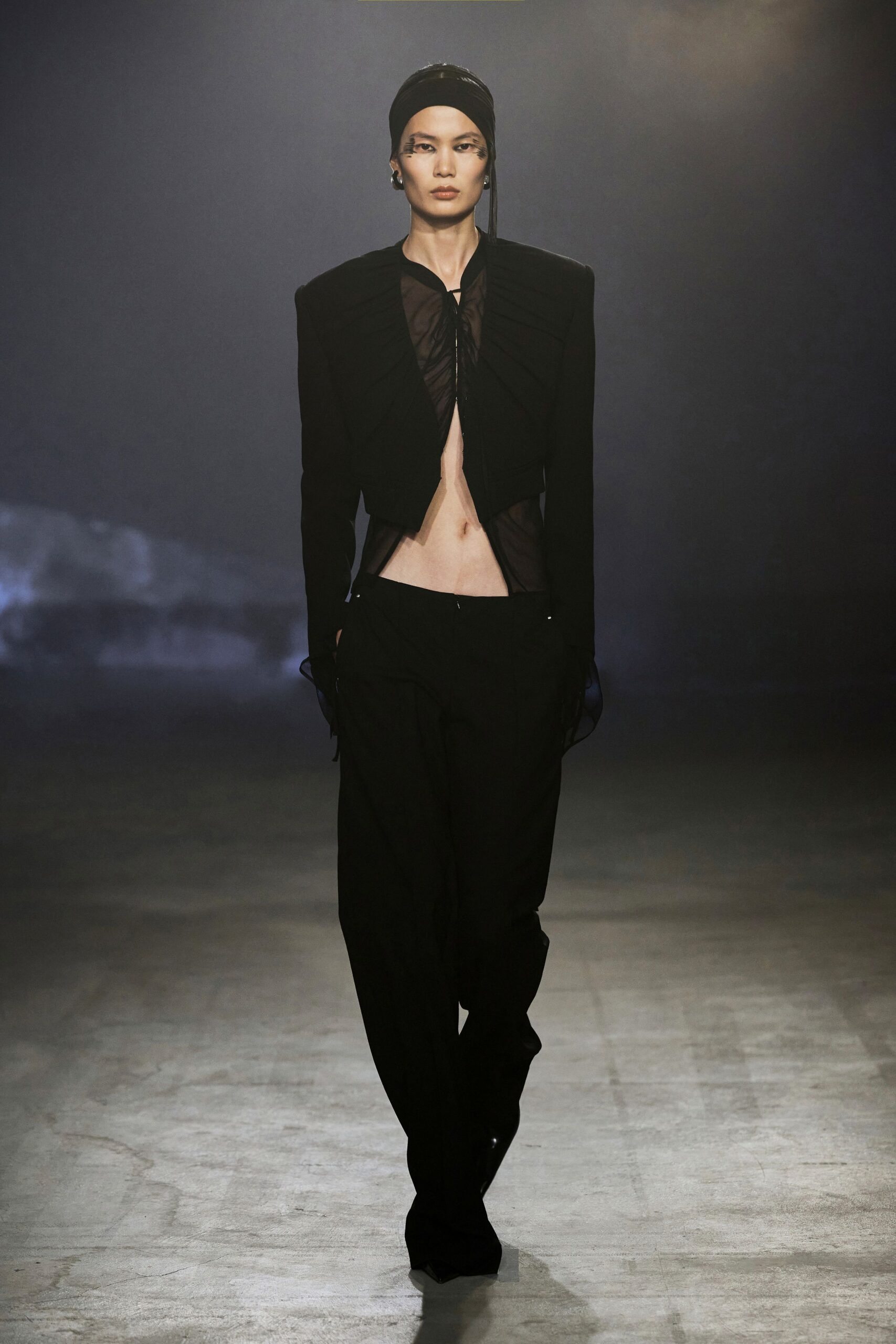 black silk long-sleeve collared fitted pleated jacket