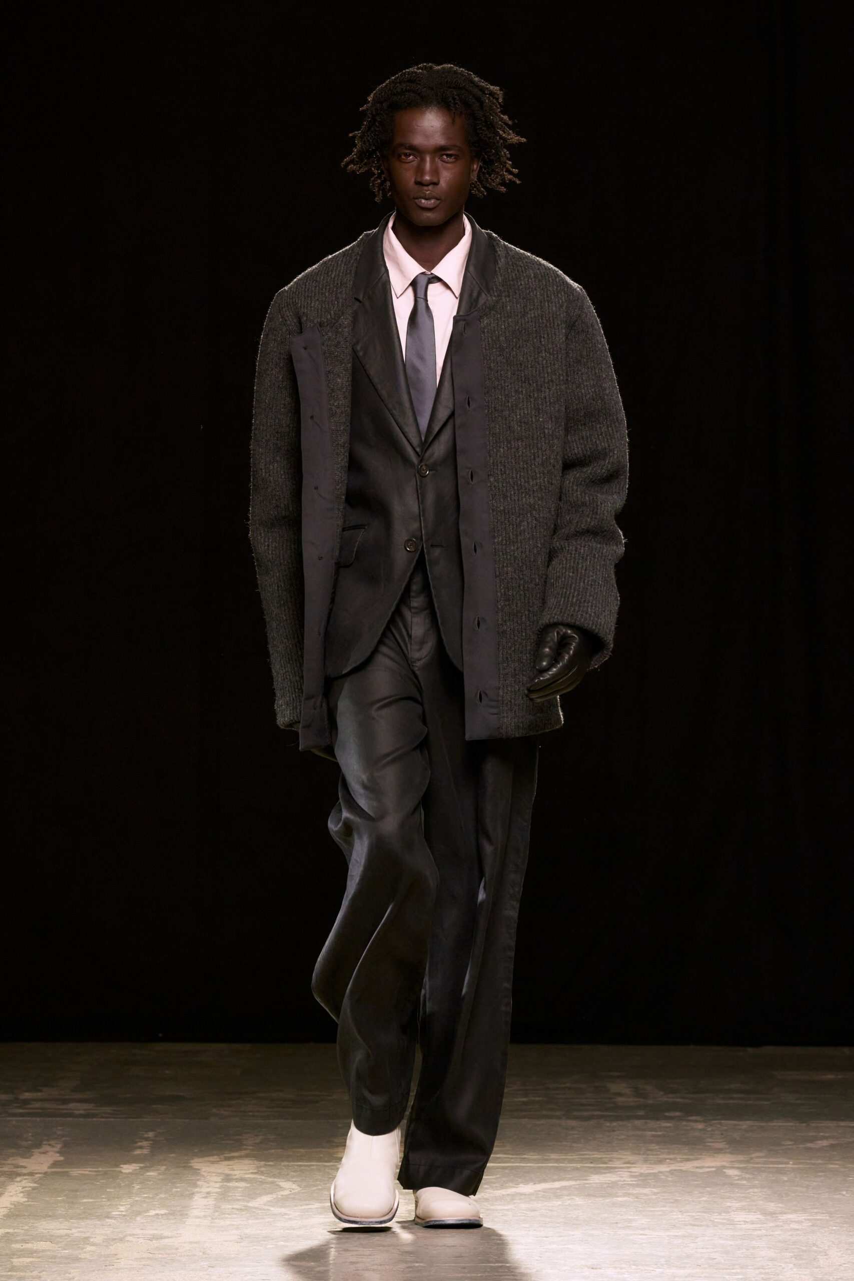 black wool long-sleeve collared tailored buttoned suit
