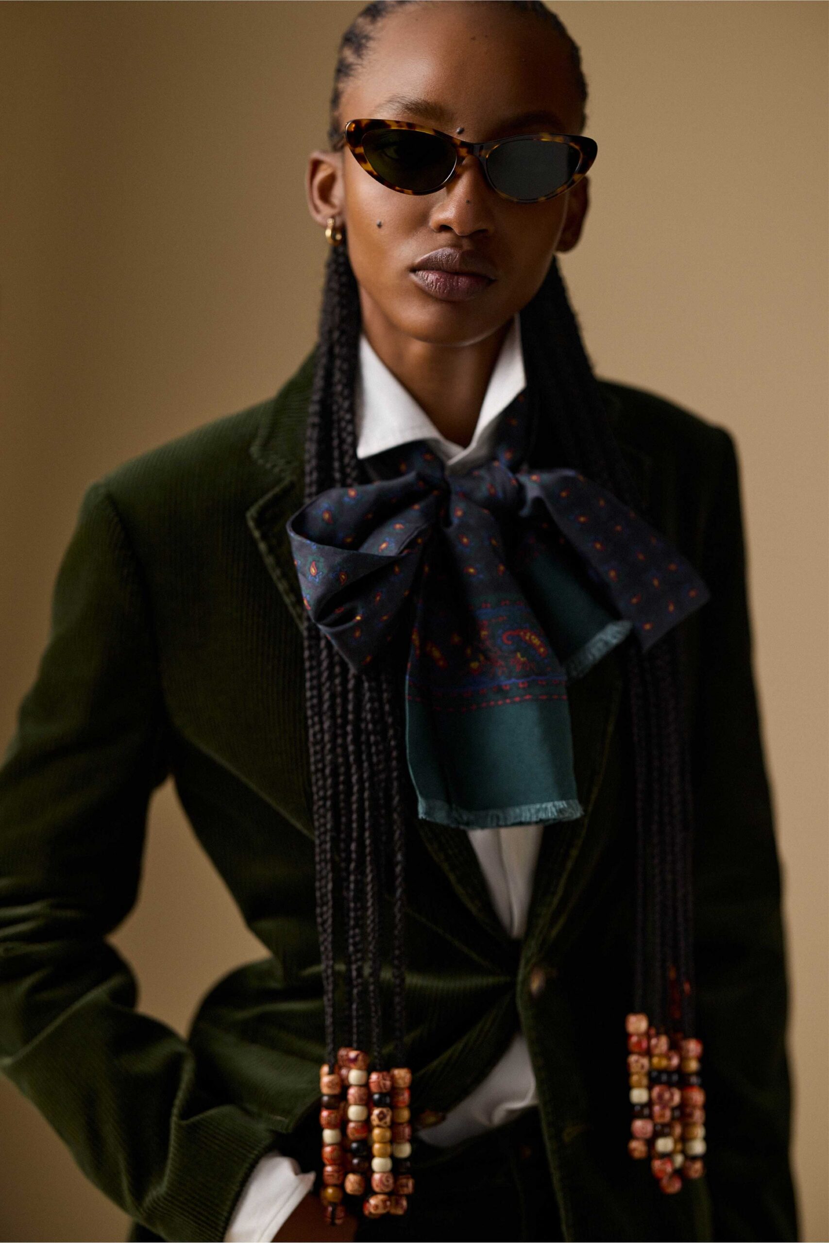green velvet long-sleeve collared tailored buttoned blazer