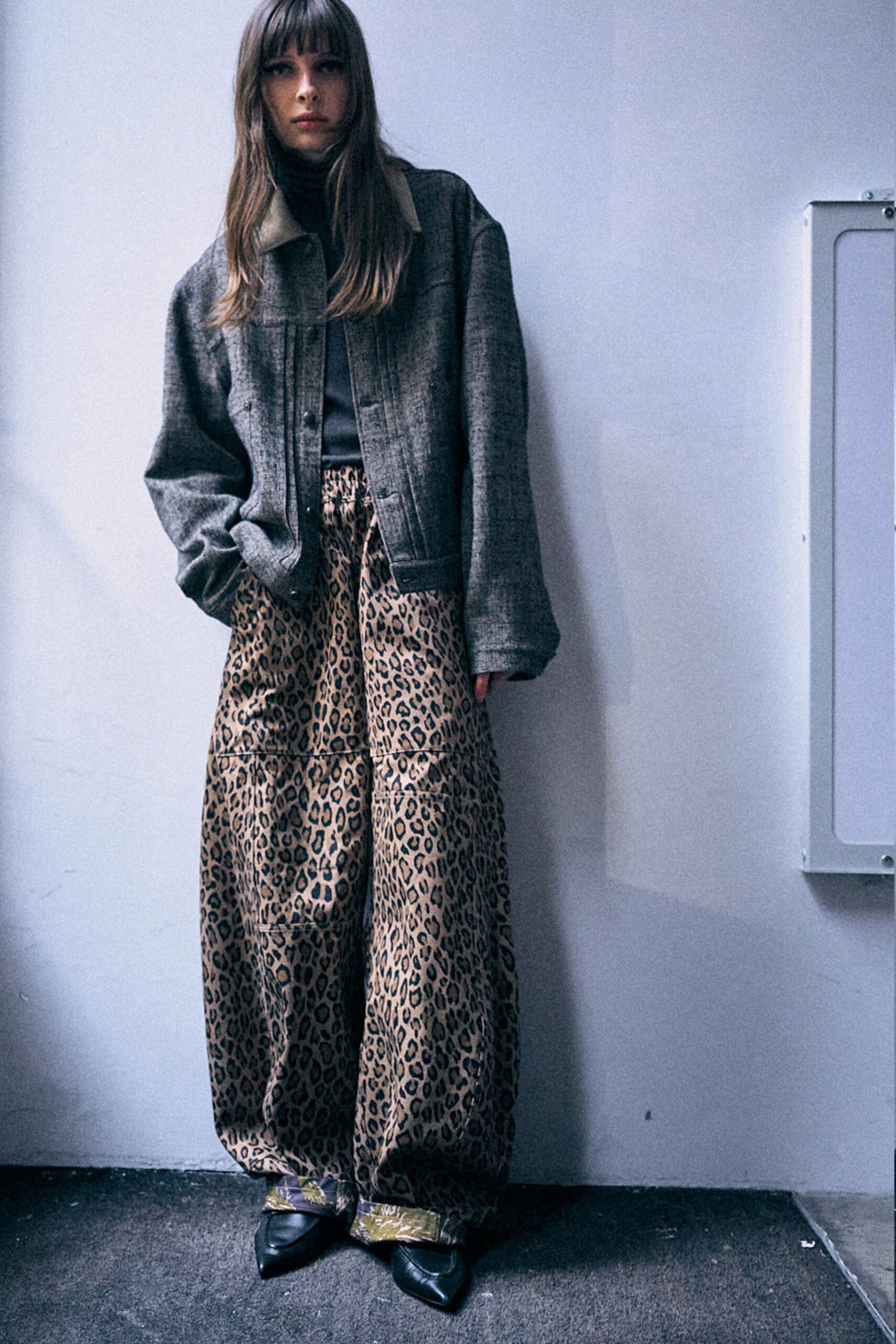 gray wool long-sleeve collared relaxed buttoned jacket