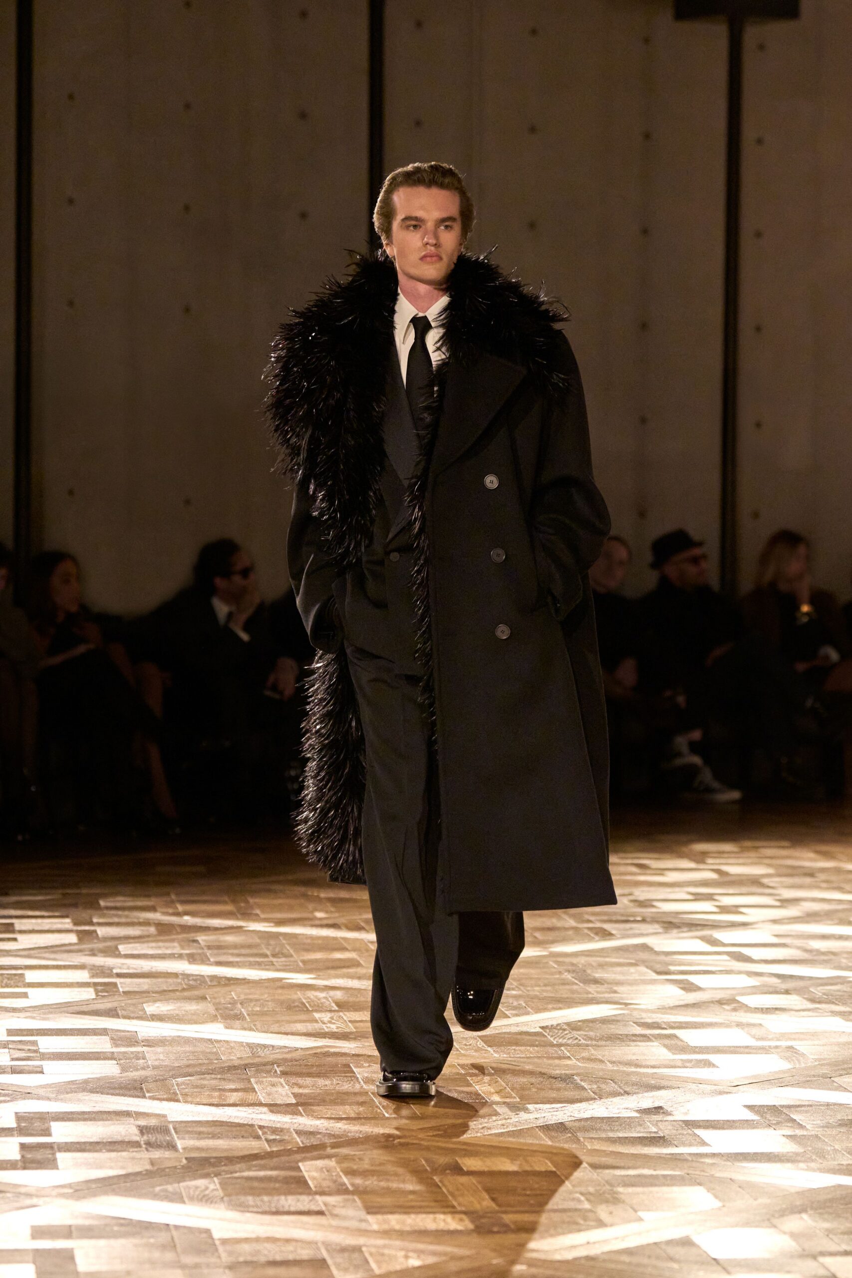 black wool long-sleeve collared fitted suit