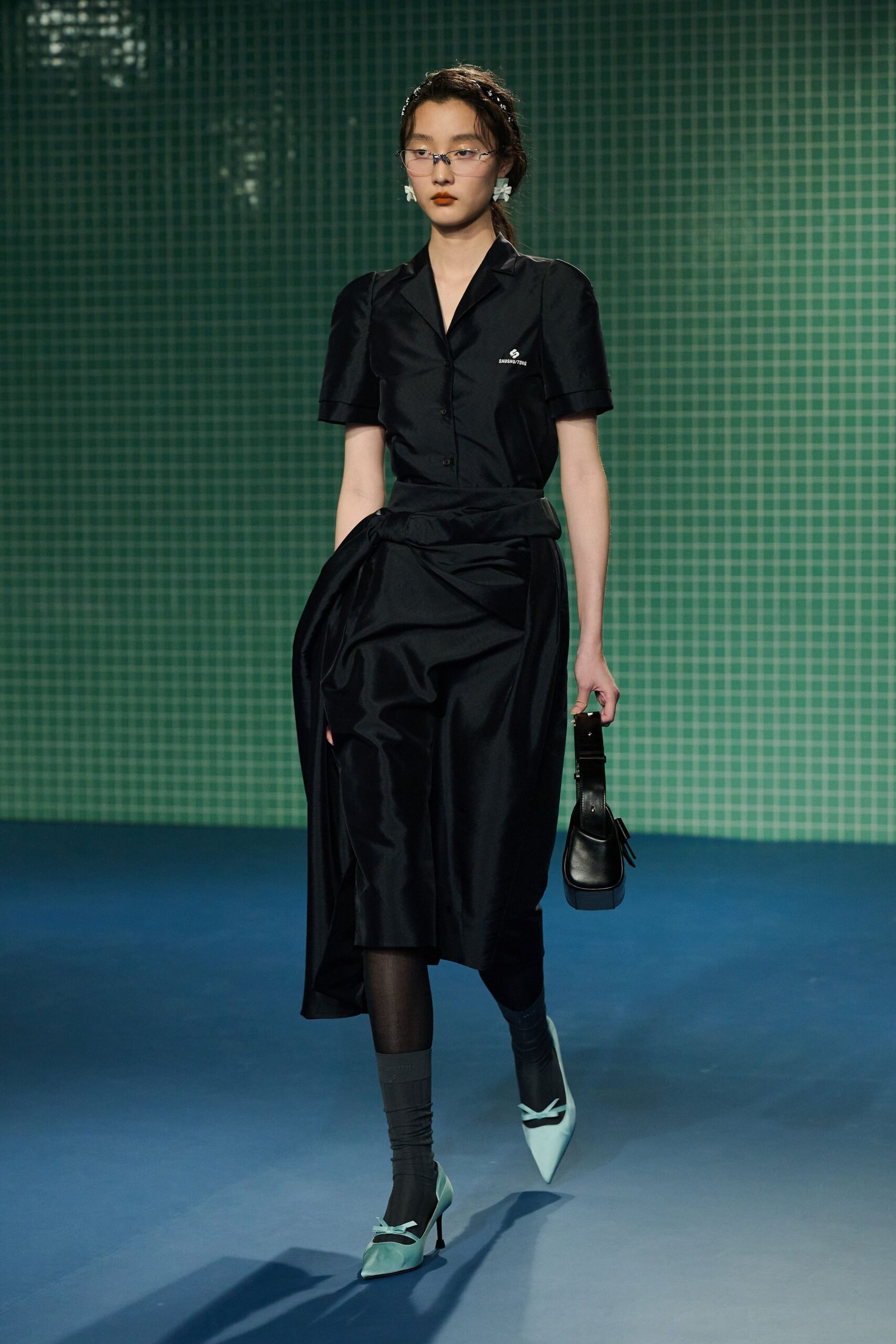 black silk short-sleeve collared fitted buttoned pleated dress