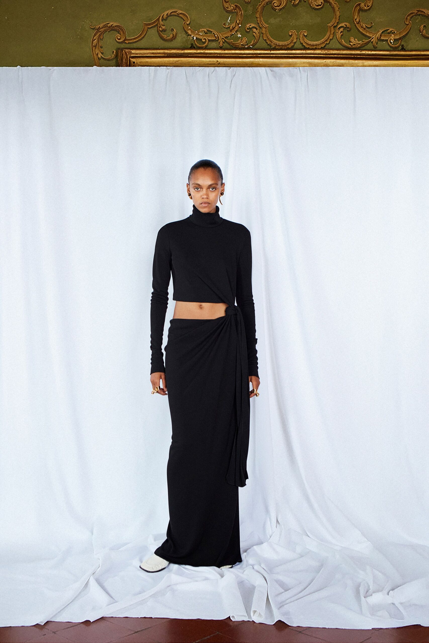 black cotton fitted high-waisted ruched maxi skirt