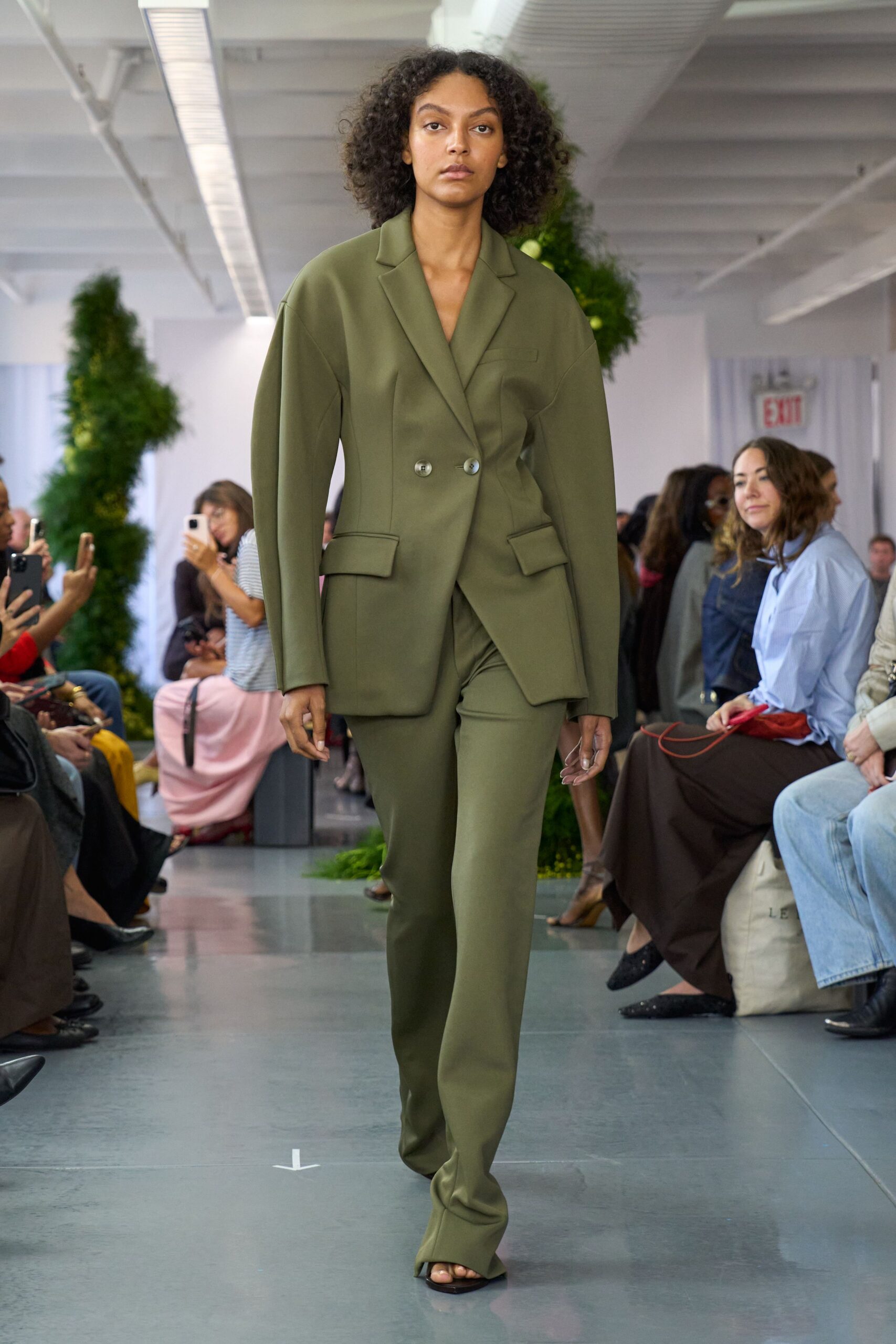 green cotton long-sleeve collared tailored suit