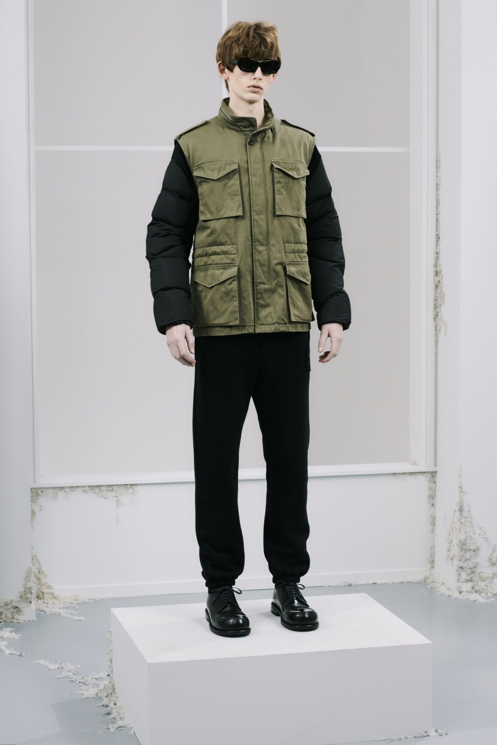 green cotton long-sleeve collared relaxed zippered pockets jacket
