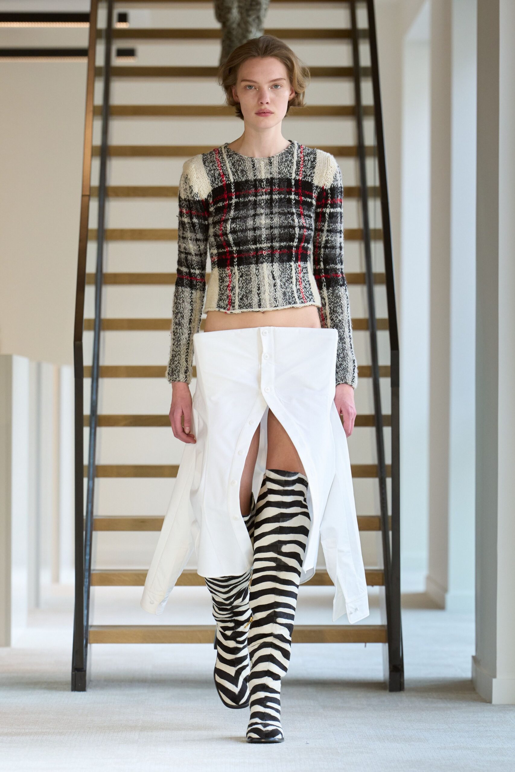 black cotton long-sleeve collared fitted checked cropped top