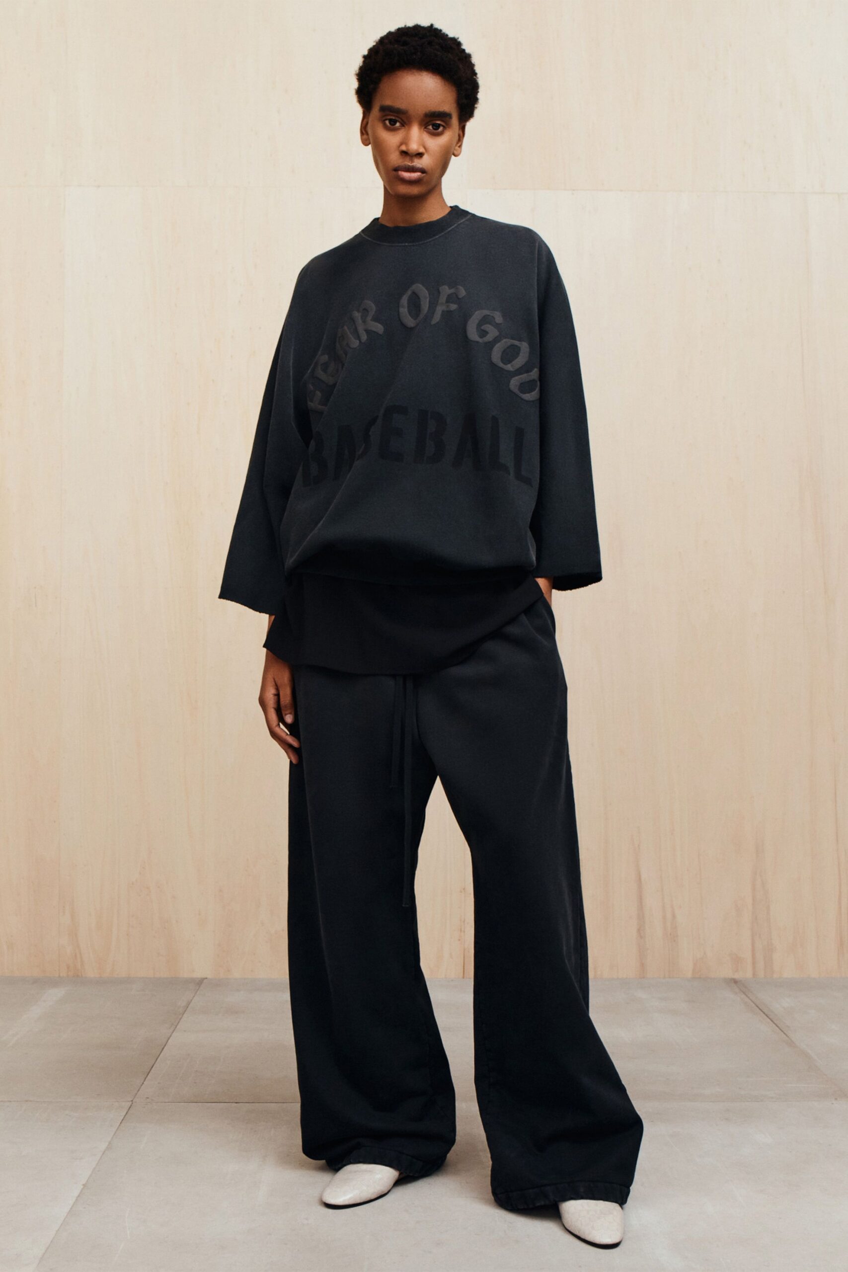 black cotton long-sleeve collared relaxed printed sweater