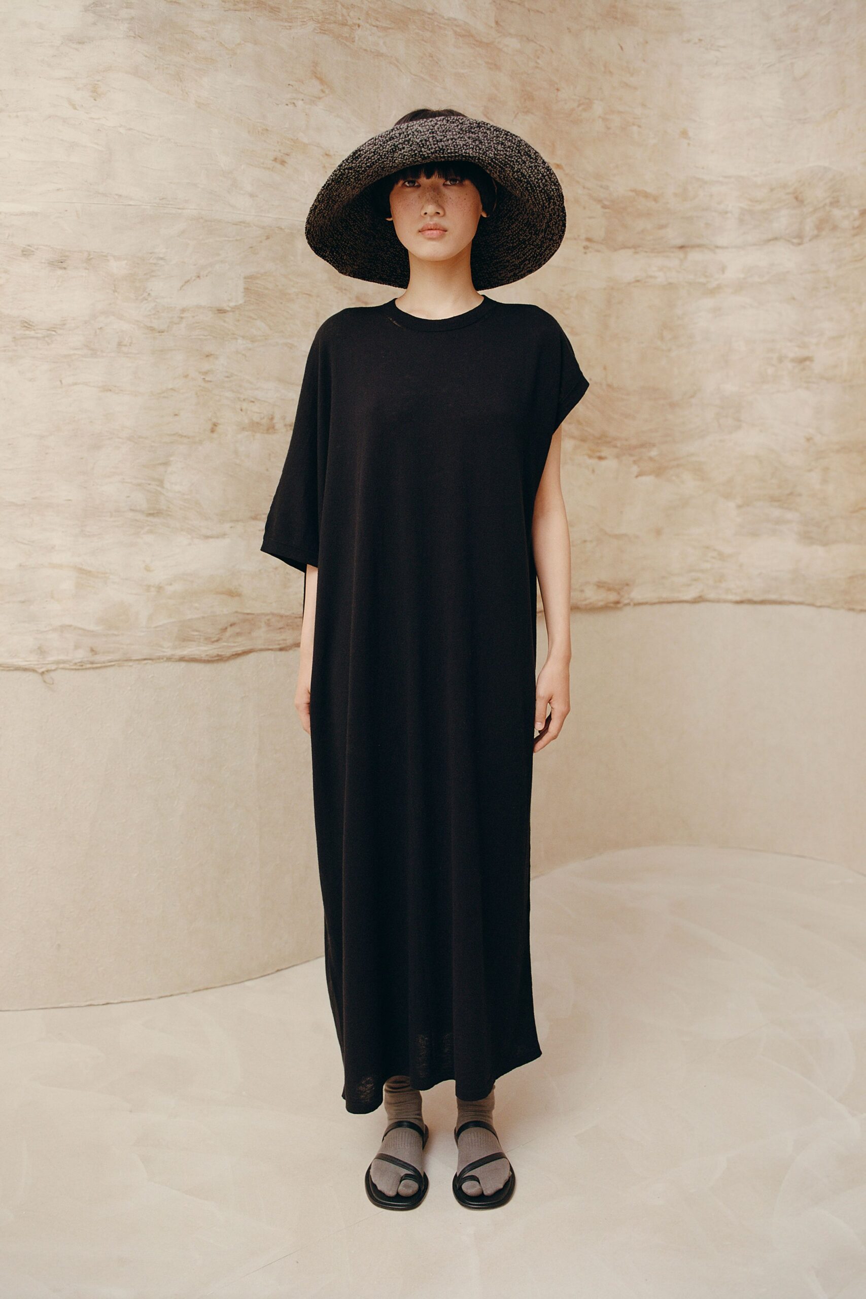black relaxed maxi dress with hat