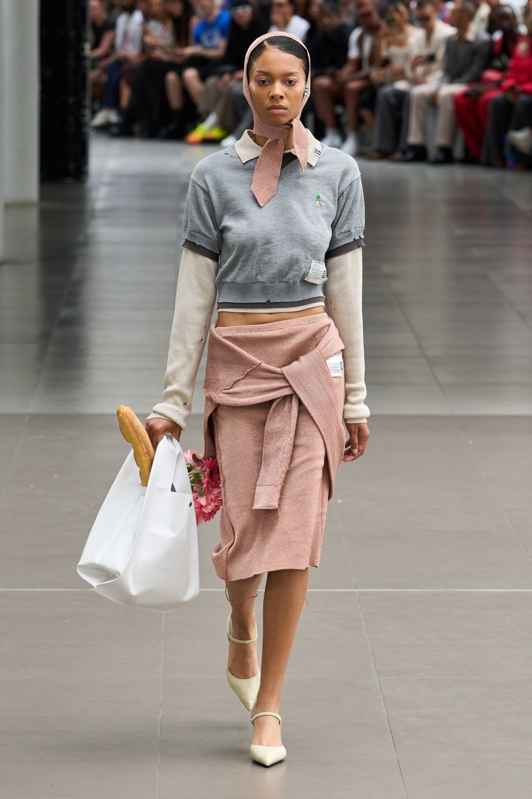 gray top pink skirt outfit