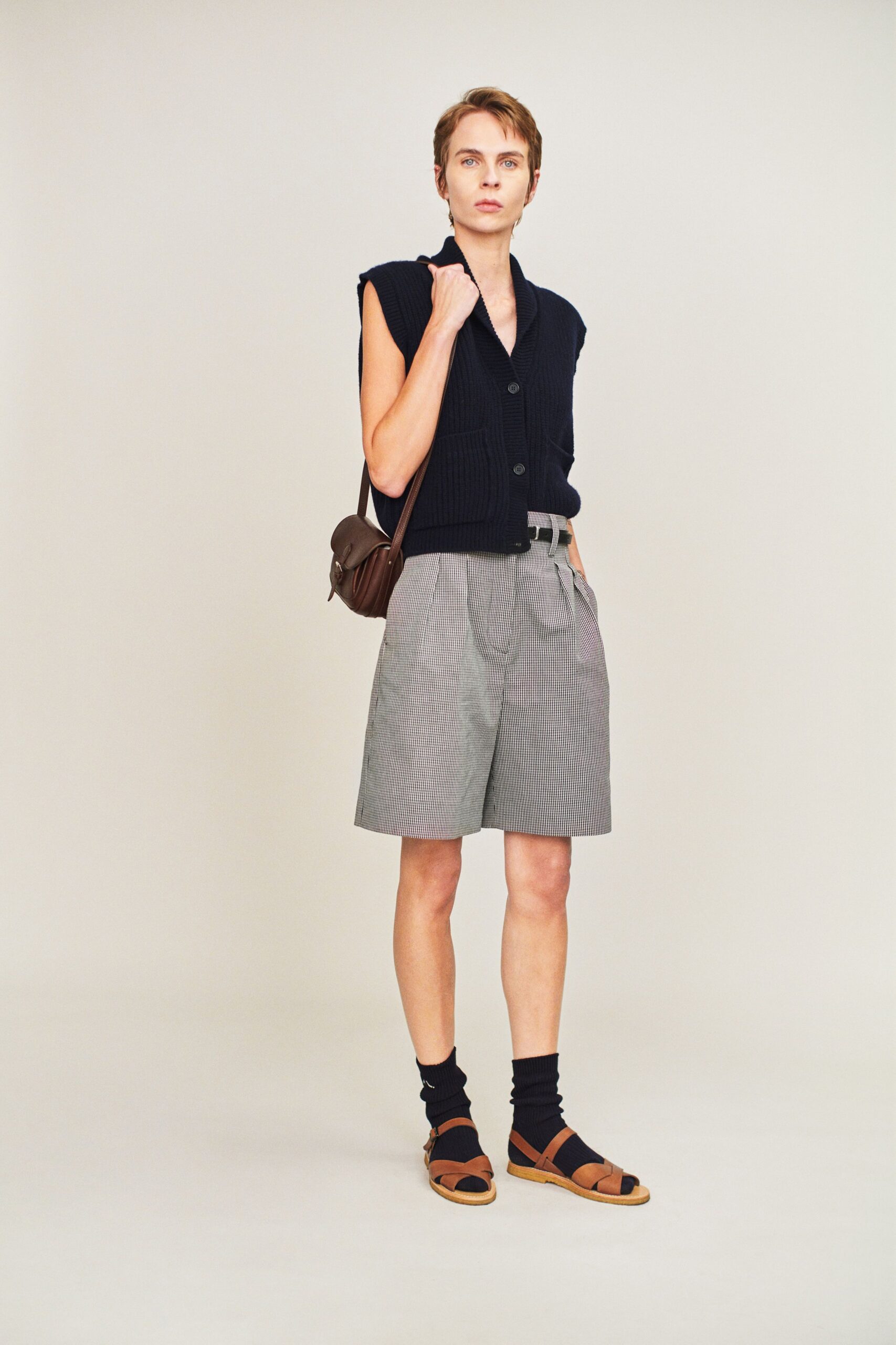 gray cotton relaxed pleated short shorts