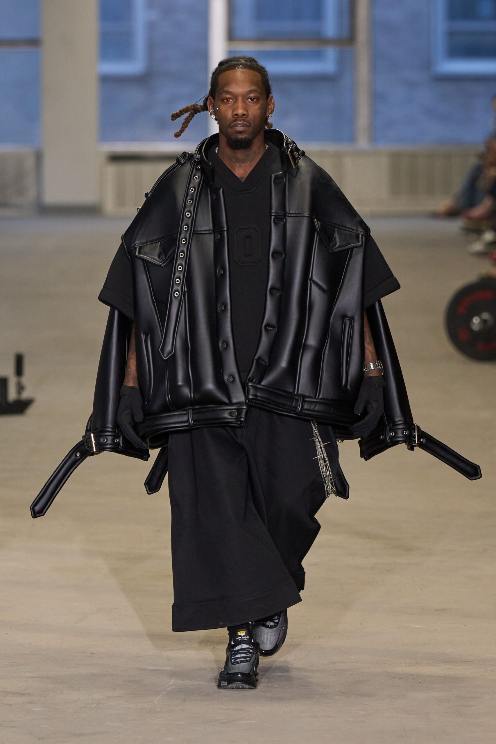 black leather long-sleeve oversized zippered coat