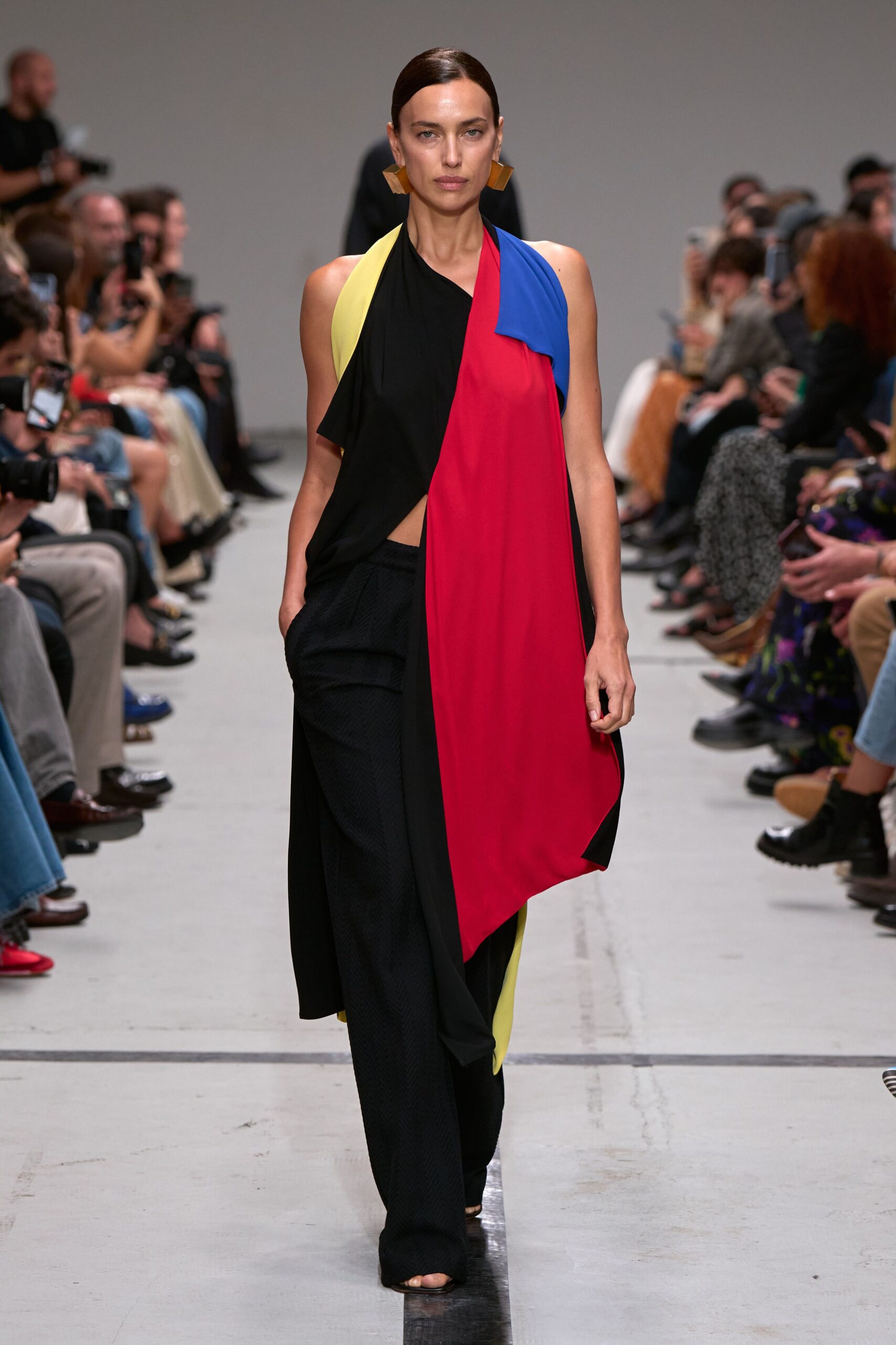 color-blocked sleeveless top with fitted pants