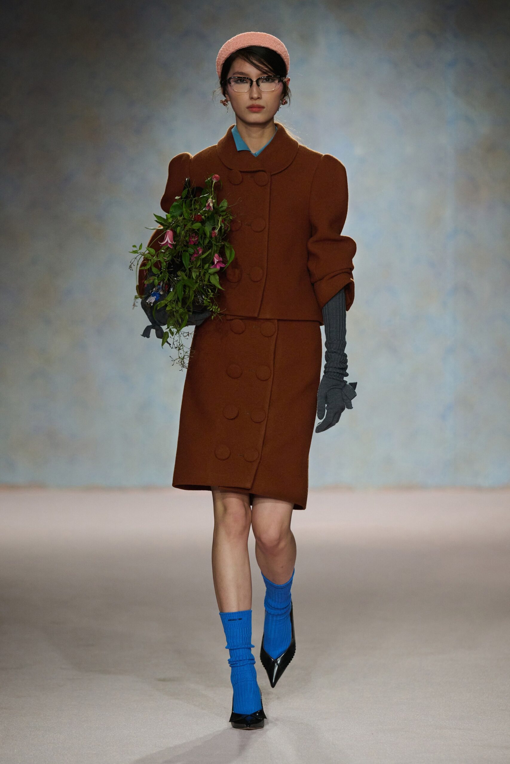 brown wool long-sleeve collared fitted buttoned pleated coat