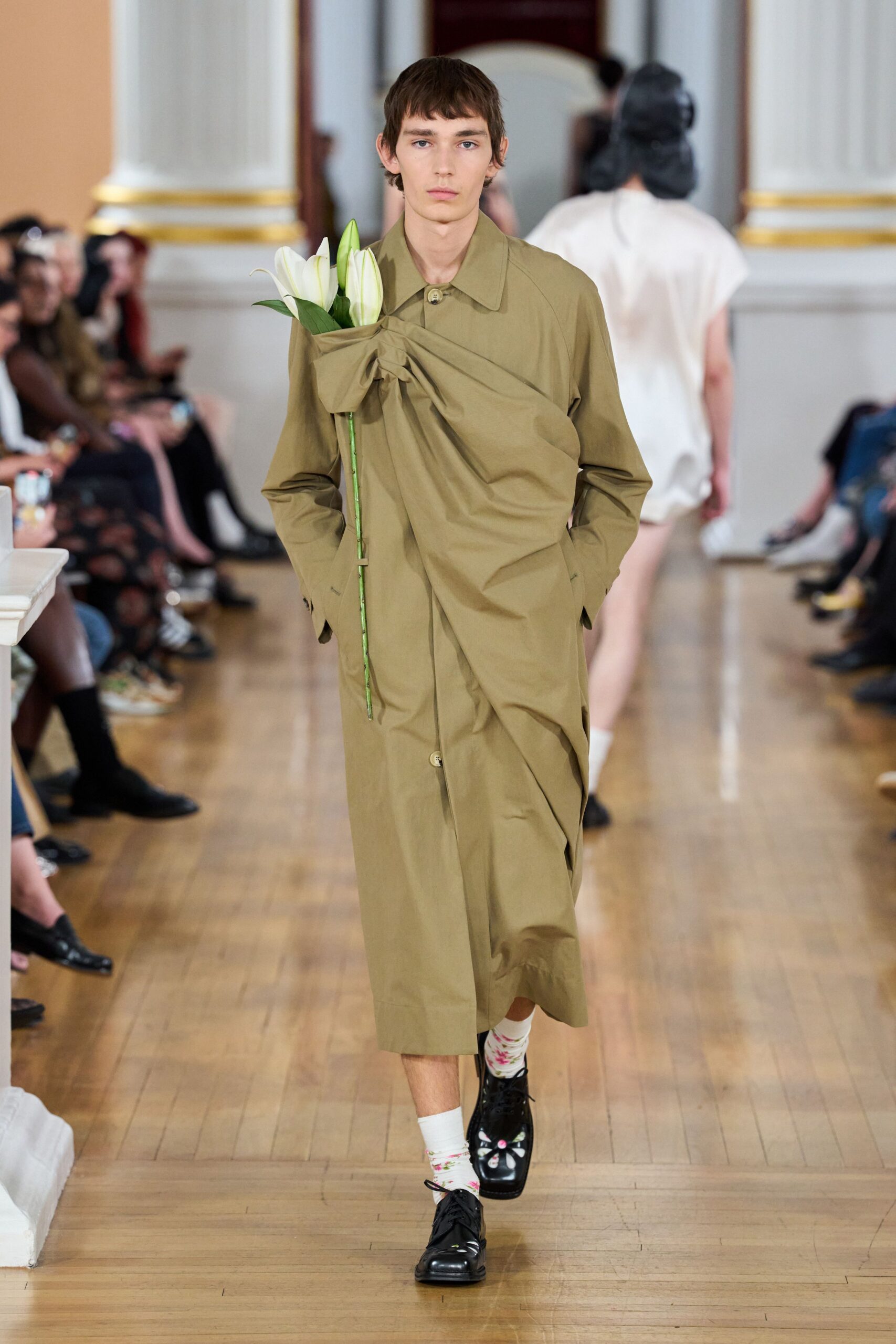 beige cotton long-sleeve collared relaxed buttoned draped trench