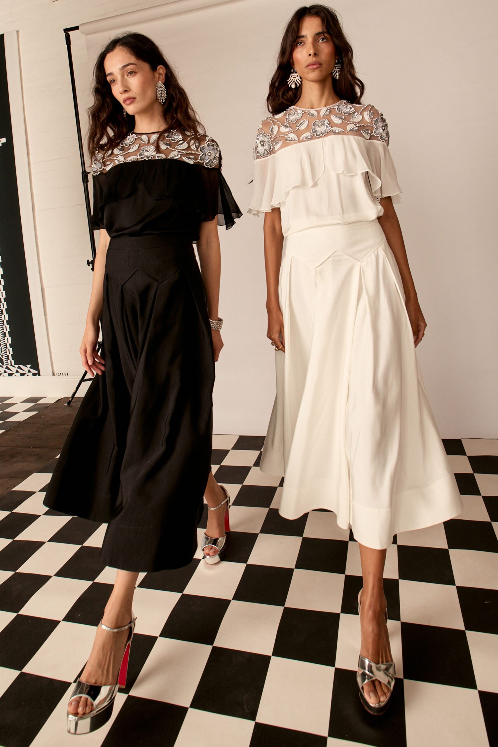 white cotton fitted flared skirt