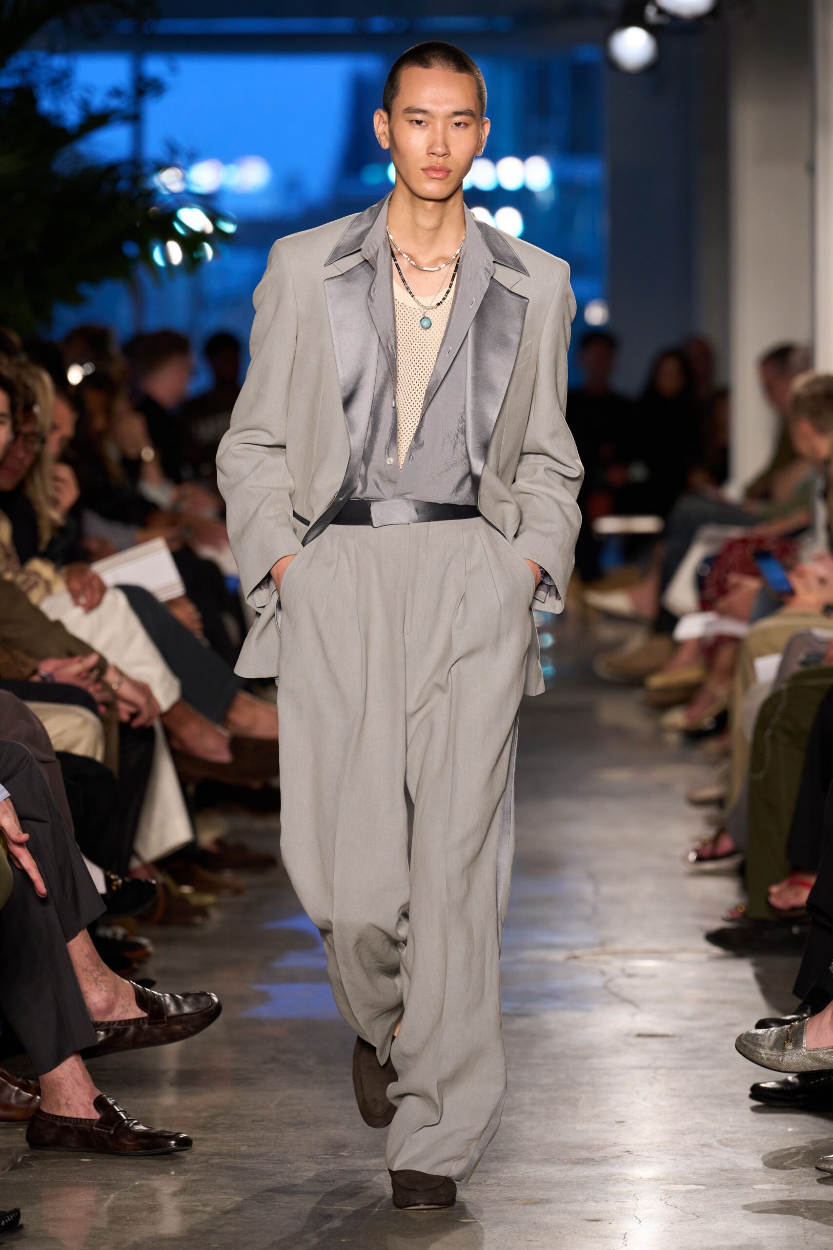 gray cotton long-sleeve collared relaxed pleated buttoned suit
