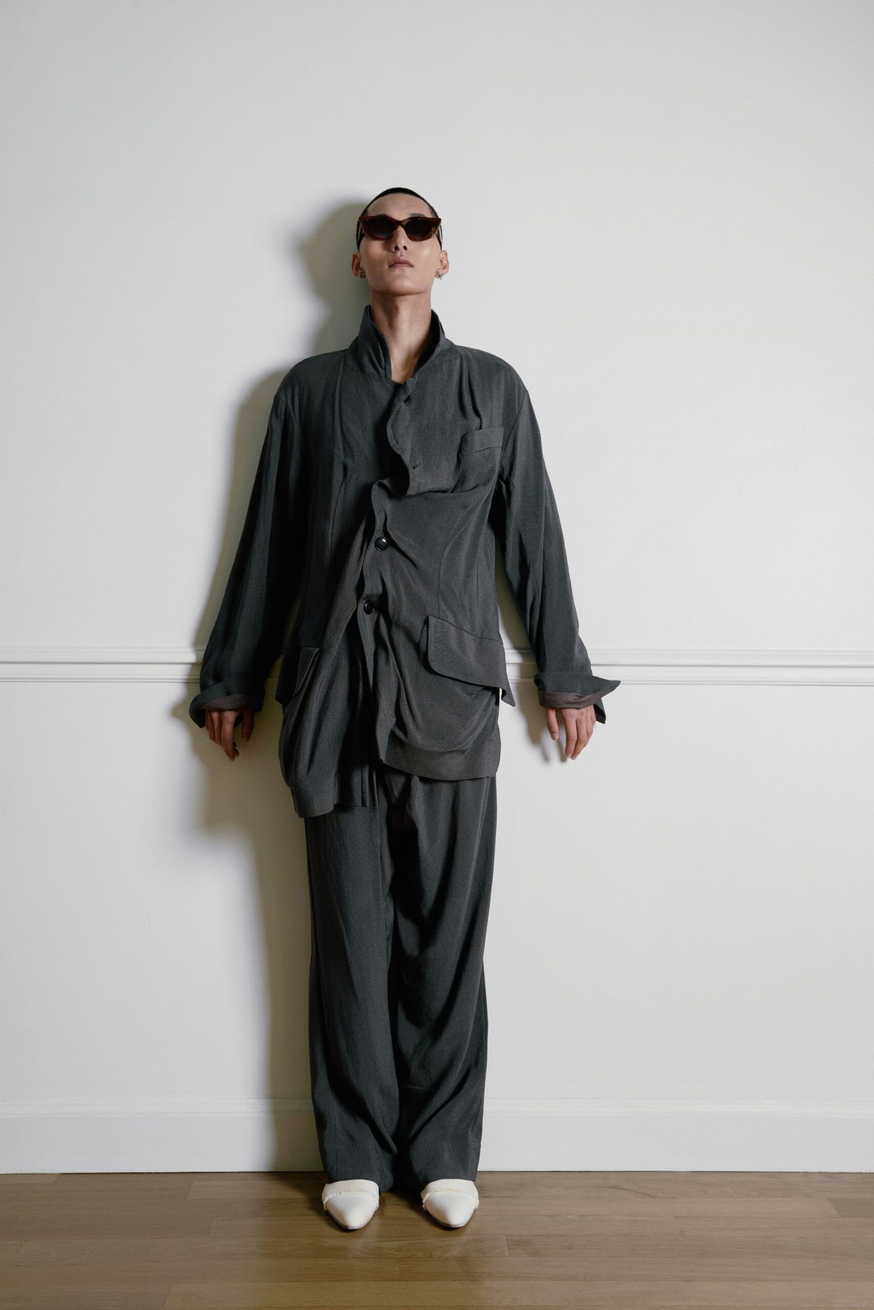 gray cotton long-sleeve collared relaxed buttoned pockets jacket